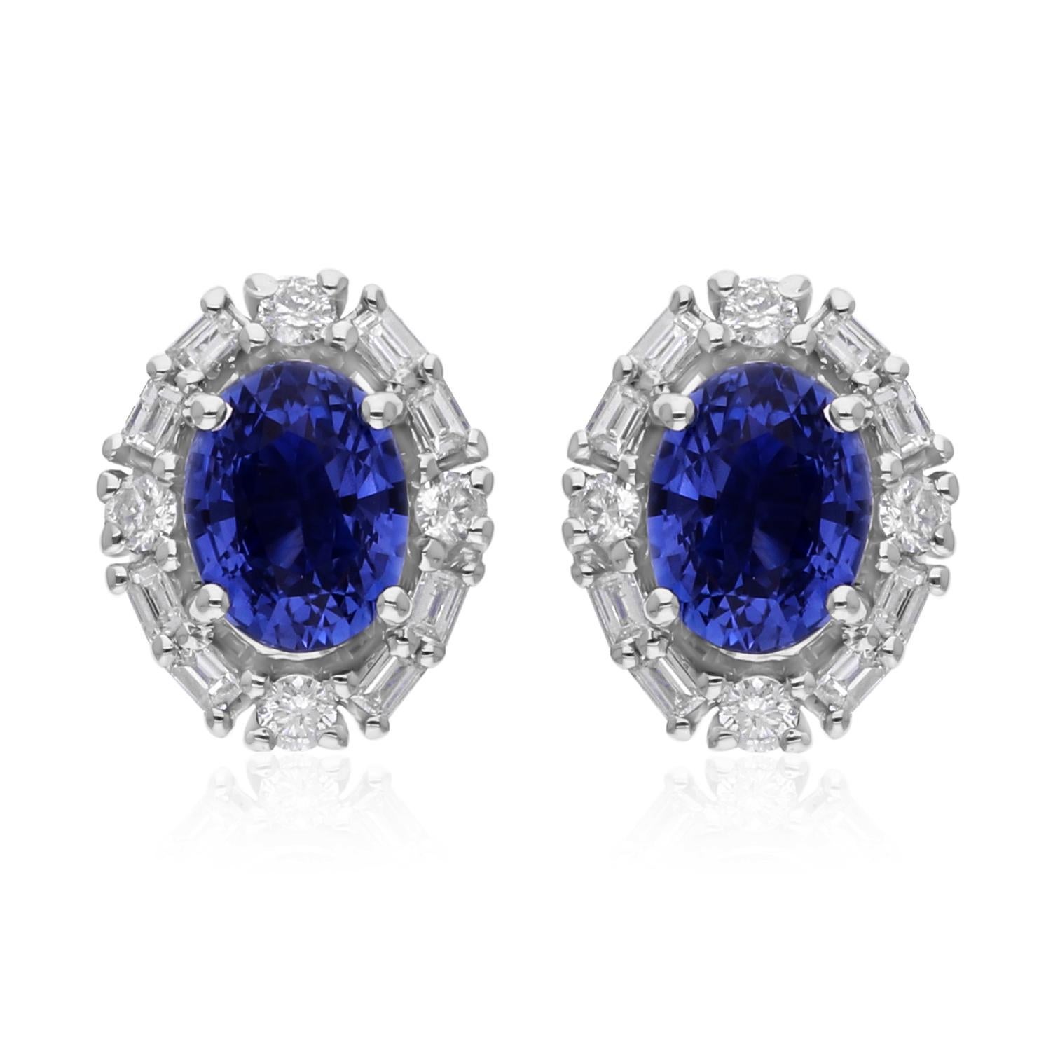 Questi orecchini sono stati meticolosamente realizzati in oro 18 carati e impreziositi da 2,05 carati di zaffiri blu e 0,37 carati di diamanti.

Segui la vetrina di Spectrum Jewels per vedere le ultime collezioni e i pezzi esclusivi. Spectrum Jewels