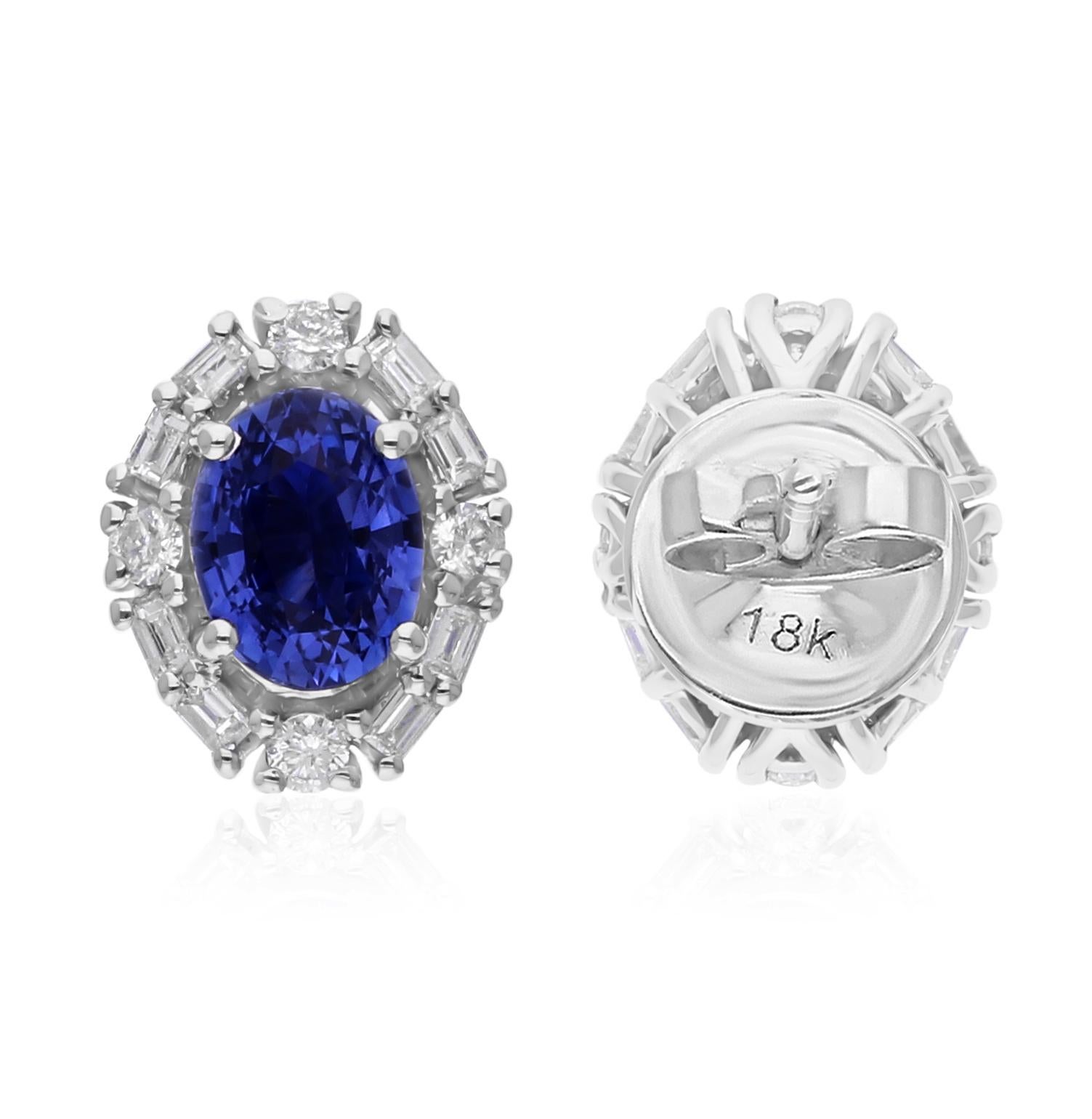 Taglio ovale Autentici orecchini a perno con diamante e zaffiro blu ovale da 2,05 CTW in oro bianco 18 carati in vendita