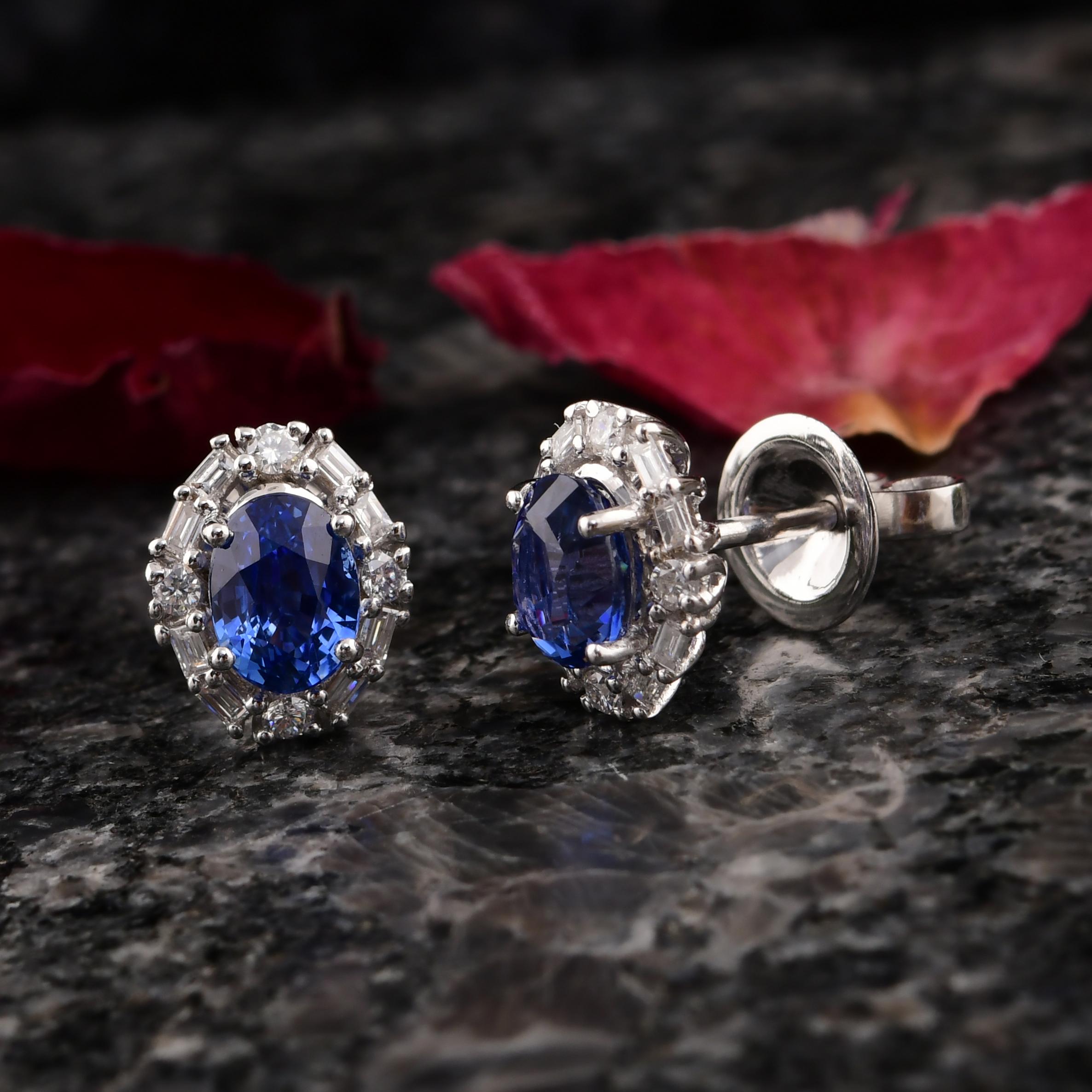 Autentici orecchini a perno con diamante e zaffiro blu ovale da 2,05 CTW in oro bianco 18 carati In condizioni Nuovo in vendita a Diera, Dubai
