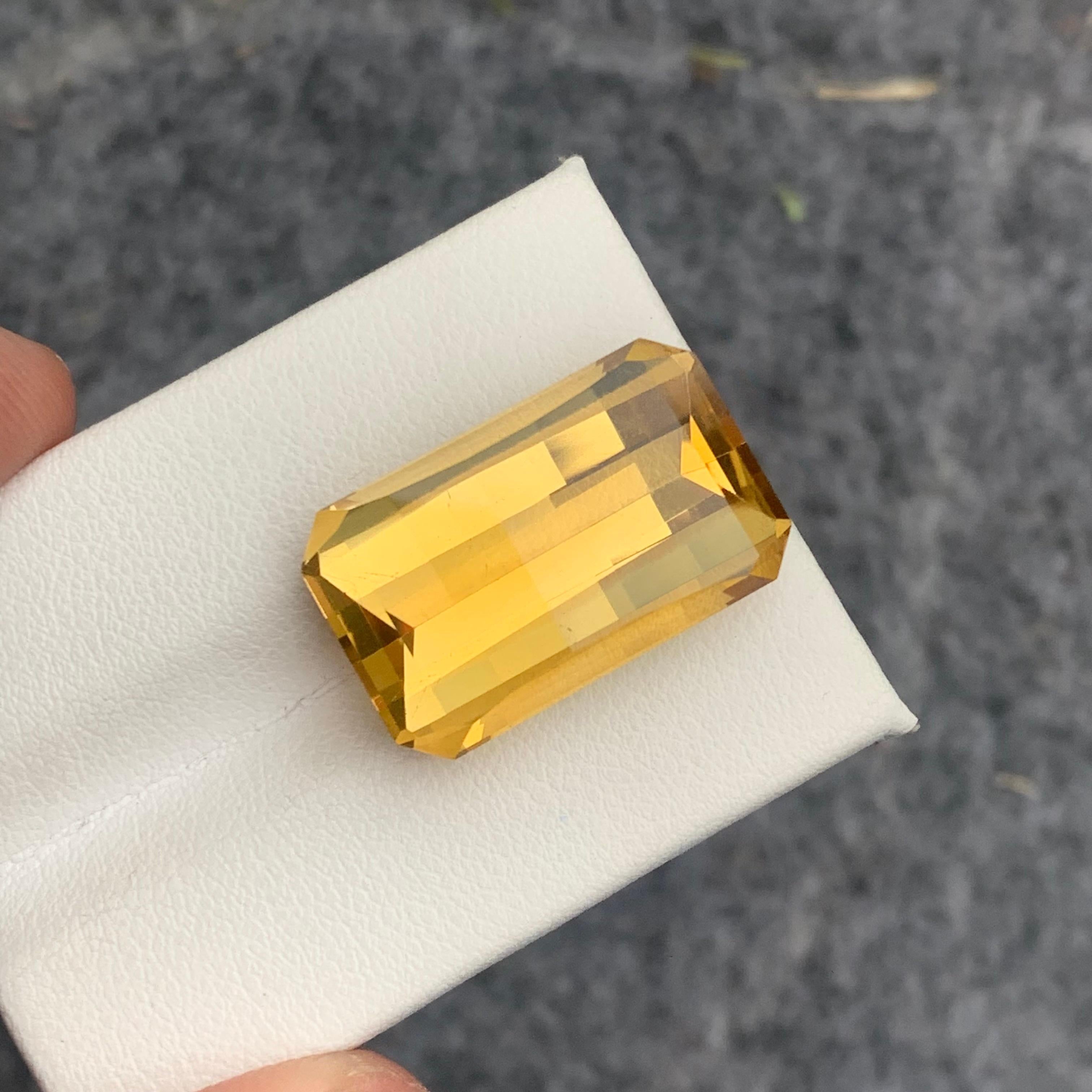 Genuine 24.15 Carat Natural Yellow Citrine Pixel Bar Cut Gemstone from Brazil In New Condition For Sale In Peshawar, PK