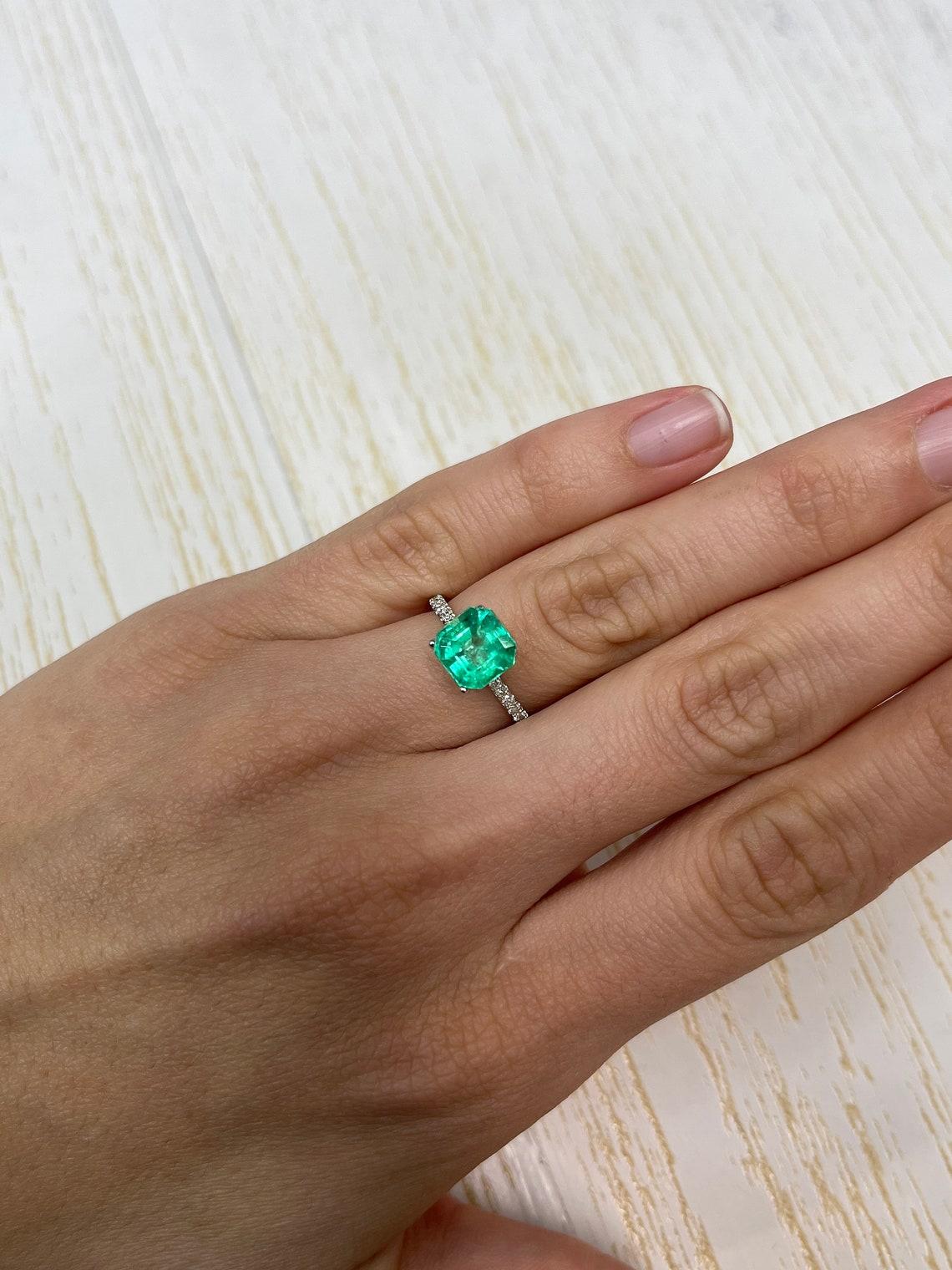 Genuine 2.71 Carat Electric Yellow Green Muzo Asscher Cut Colombian Emerald For Sale 2