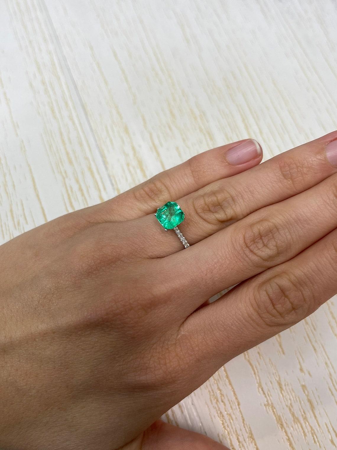 Genuine 2.71 Carat Electric Yellow Green Muzo Asscher Cut Colombian Emerald For Sale 3