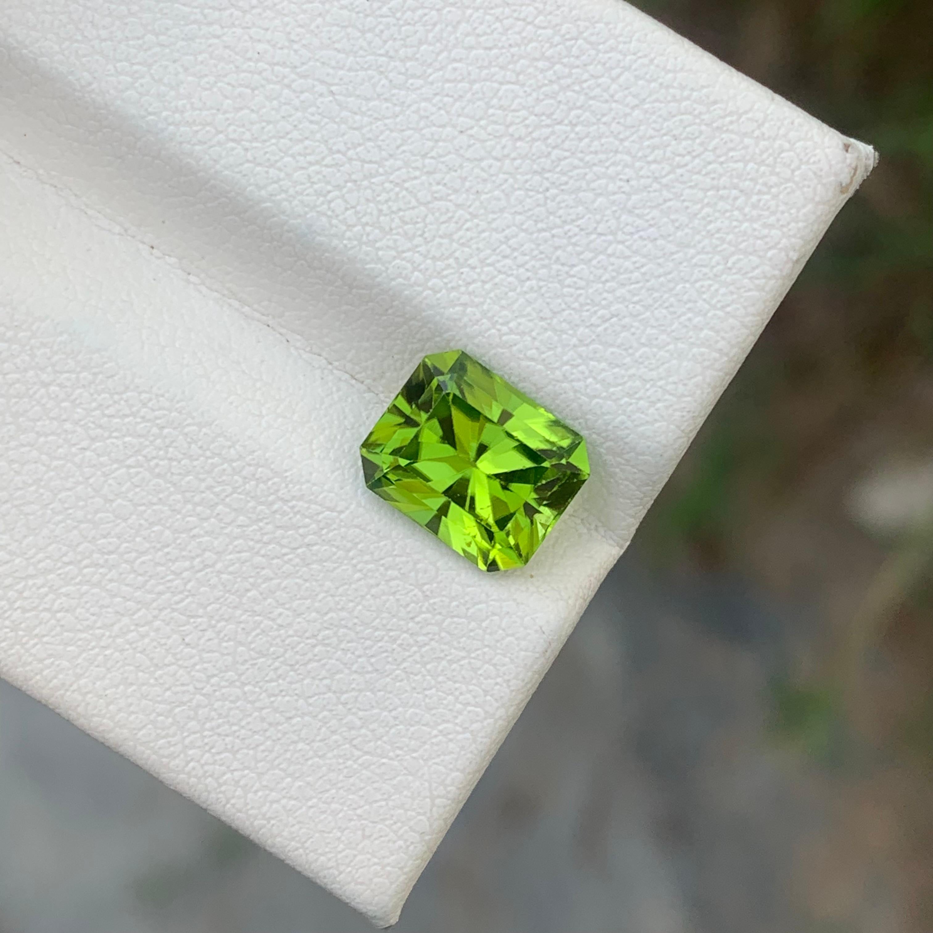 Genuine 3.35 Carats Natural Loose Precision Cut Peridot Ring Gemstone  In New Condition For Sale In Peshawar, PK