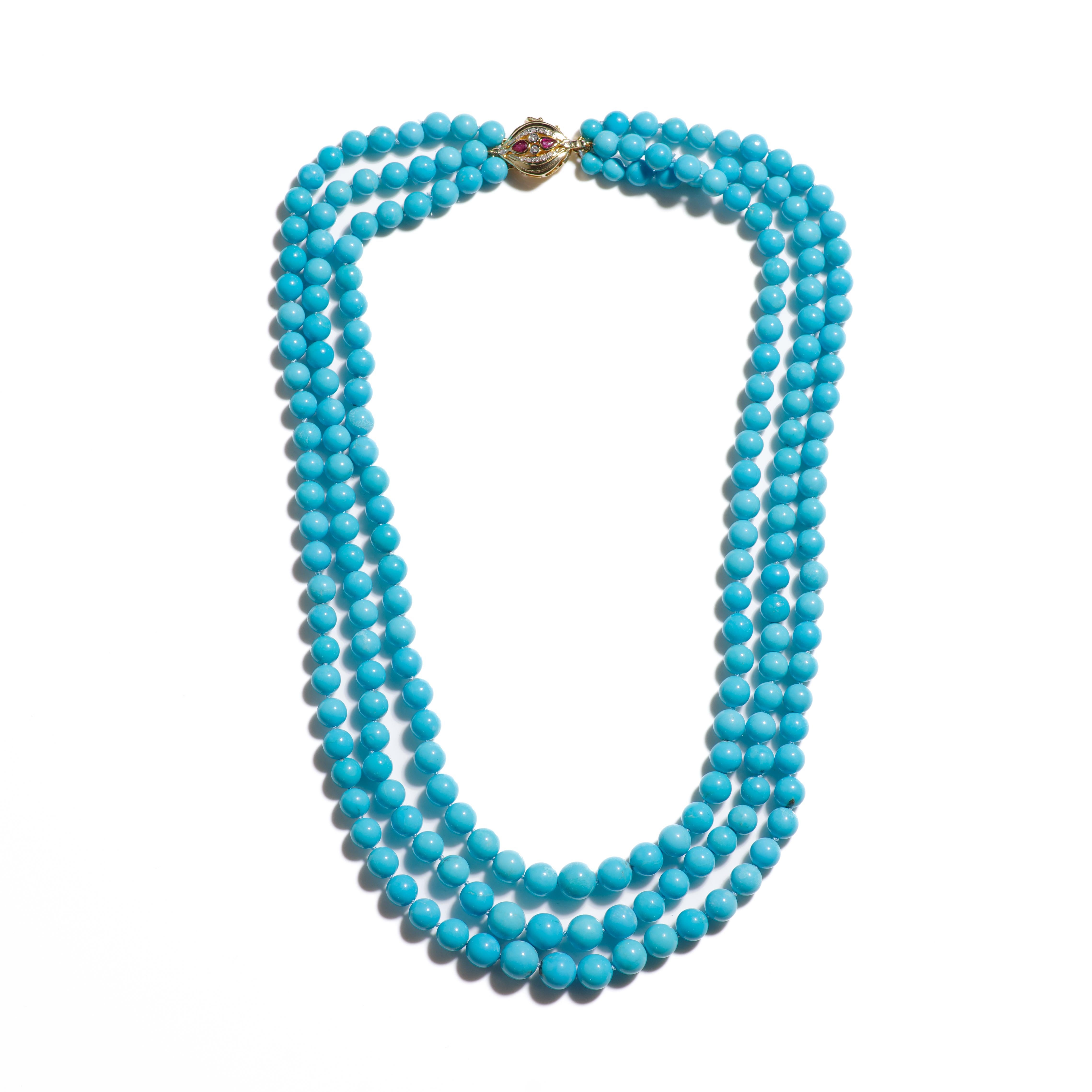 Un regio collar artesanal de tres capas de 20 pulgadas de largo con Turquesas de la Bella Durmiente extremadamente raras y puras. Este collar lleva auténticas turquesas Robinson Egg Blue de alta calidad de la mina La Bella Durmiente de Arizona,