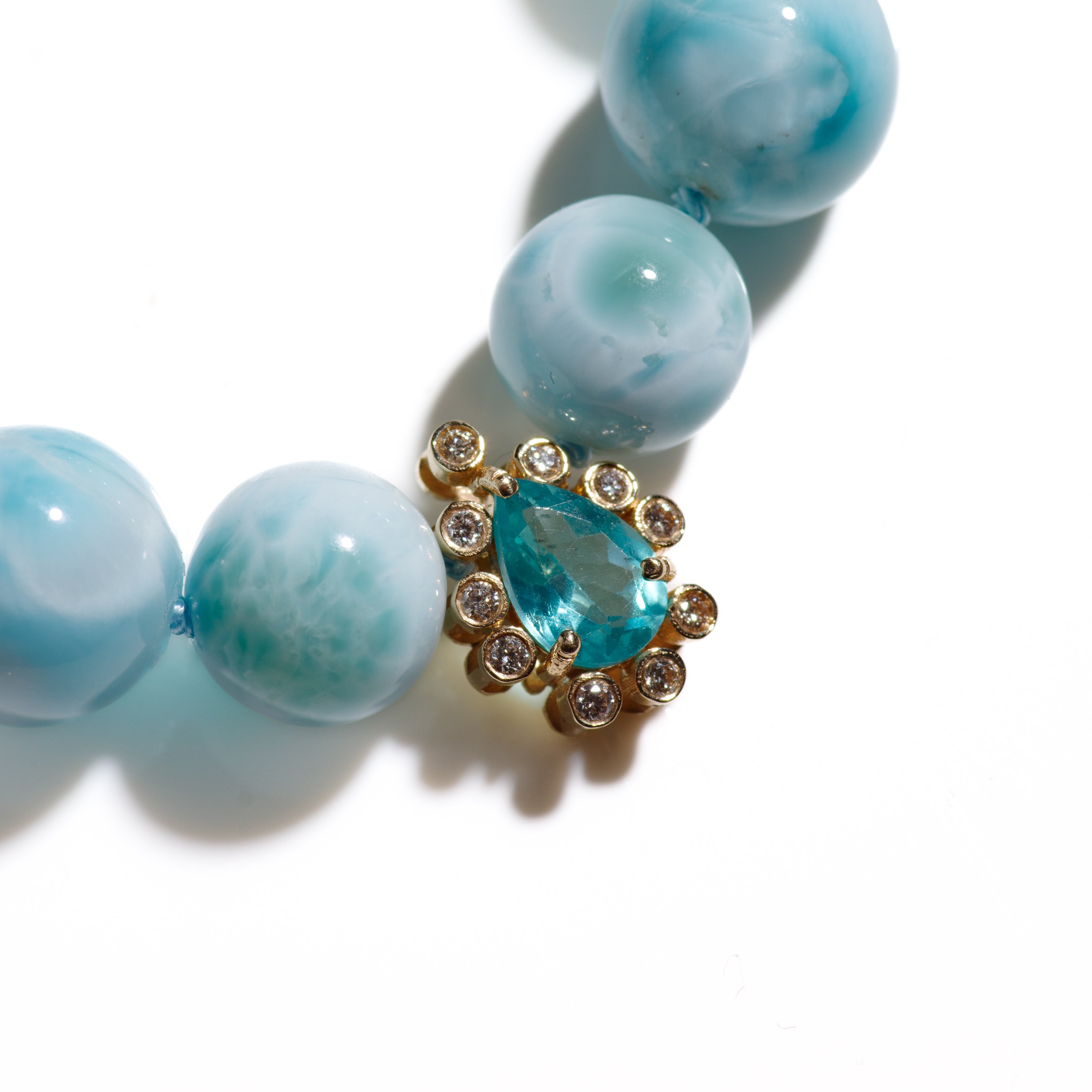 Collana di 490 carati di apatite e larimar di Paraiba con diamanti In condizioni Nuovo in vendita a GOES, NL