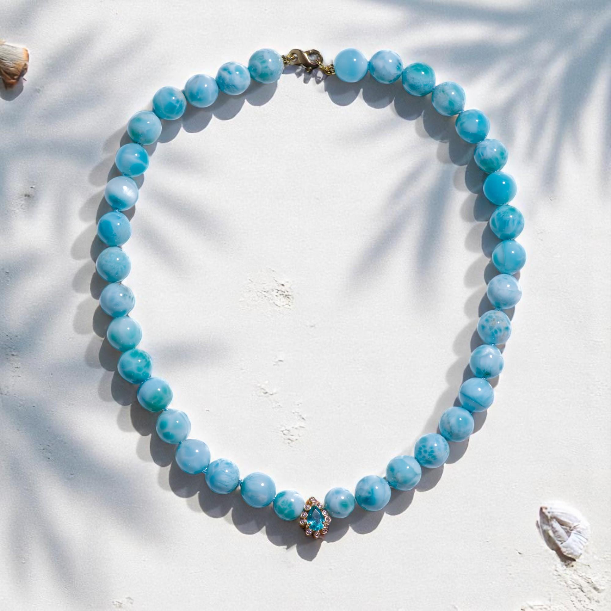 Taglio a sfera Collana di 490 carati di apatite e larimar di Paraiba con diamanti in vendita