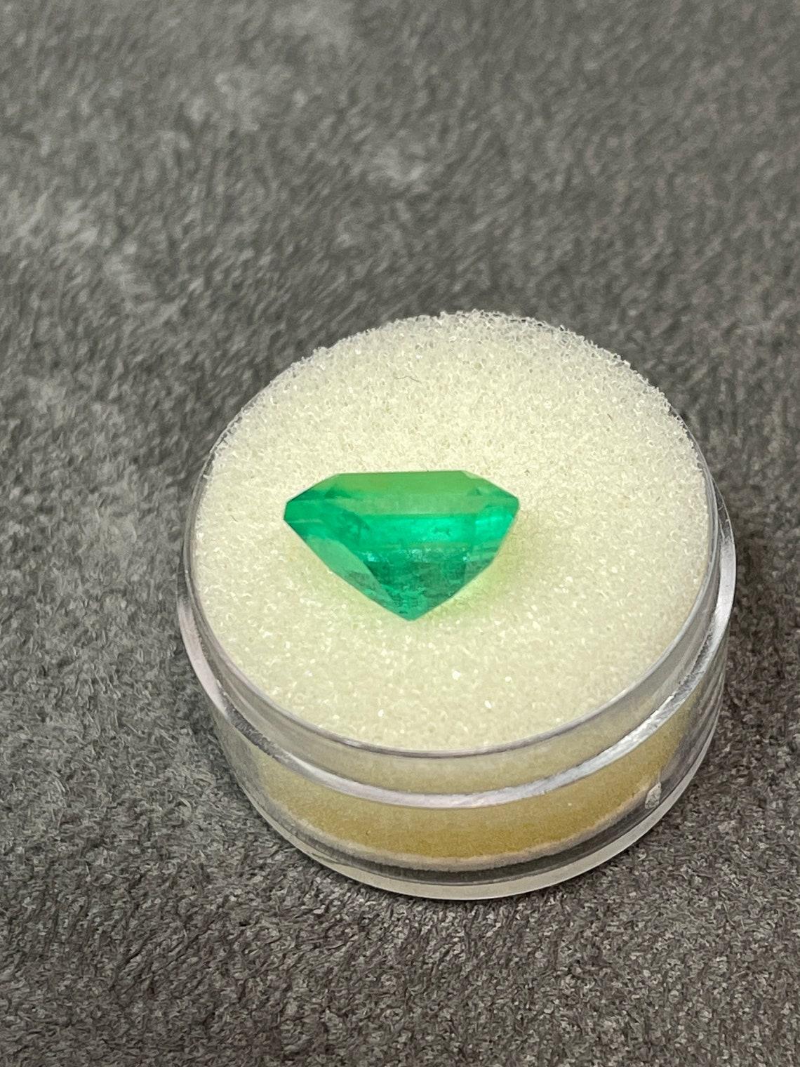 Esmeralda colombiana genuina de 5,35 quilates - talla clásica piedra de nacimiento de mayo 12x10 suelta en Nuevo estado para la venta en Jupiter, FL