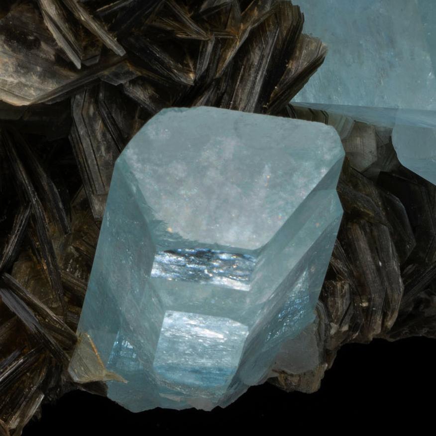 Genuine 5.5 Lb. Aquamarine Cluster on Muscovite In New Condition For Sale In New York, NY