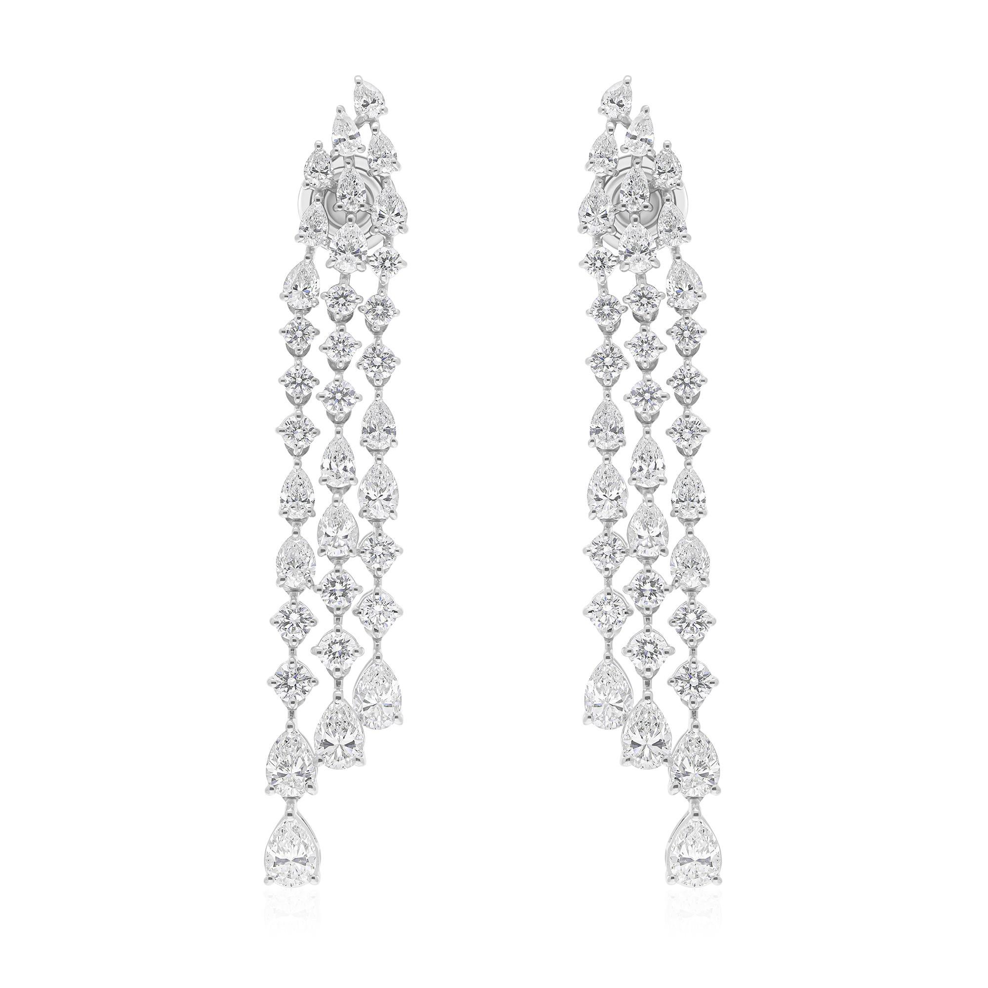 Boucles d'oreilles pendantes en or blanc 18 carats avec diamant naturel de taille mixte de 5,86 carats Nature.
Ces boucles d'oreilles commencent par une grappe complexe d'inspiration florale sur le lobe de l'oreille, créant ainsi un point d'ancrage