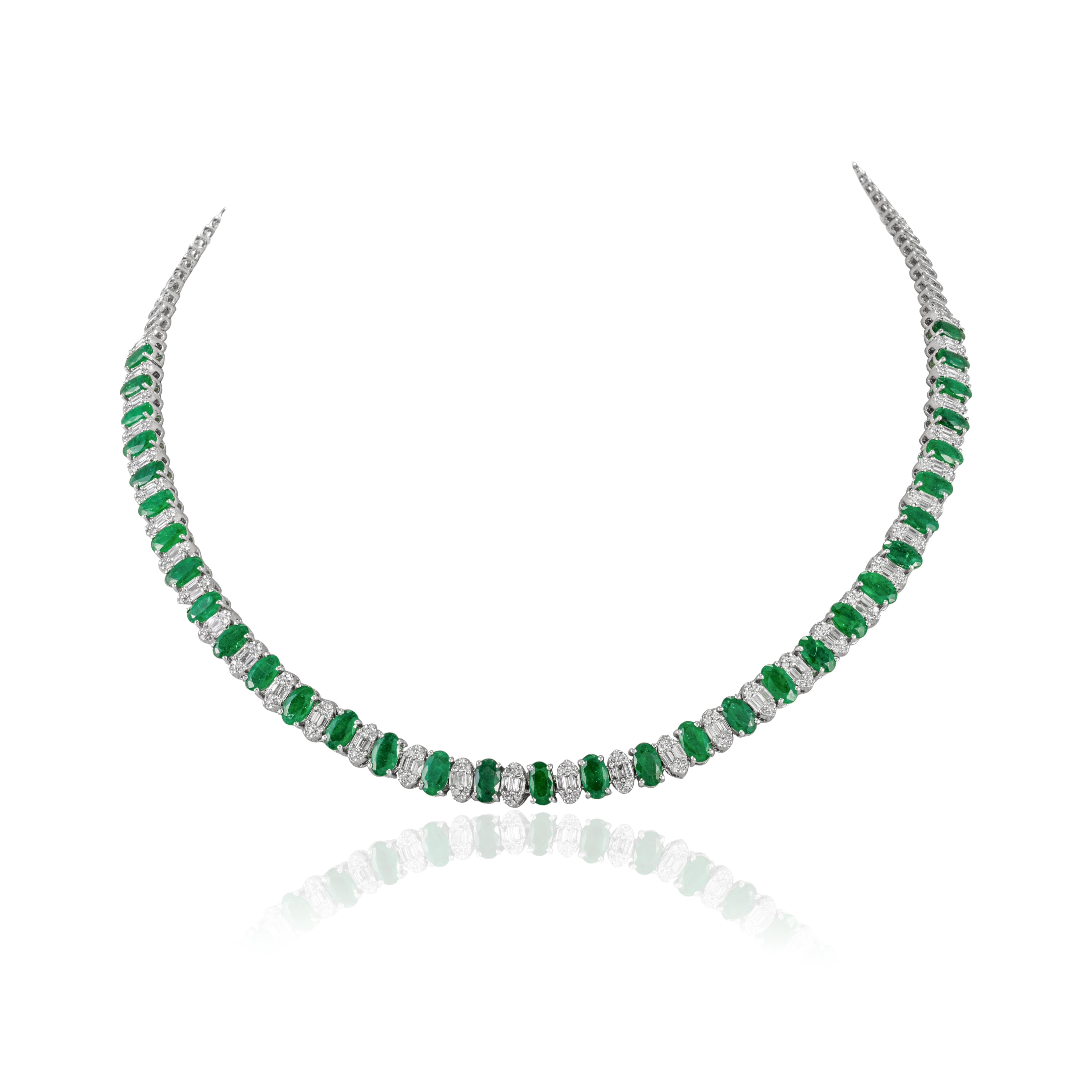 Genuine 7,73 Karat Smaragd-Diamant-Tennis-Halskette aus 18k Weißgold, Grandma Gift (Art déco) im Angebot