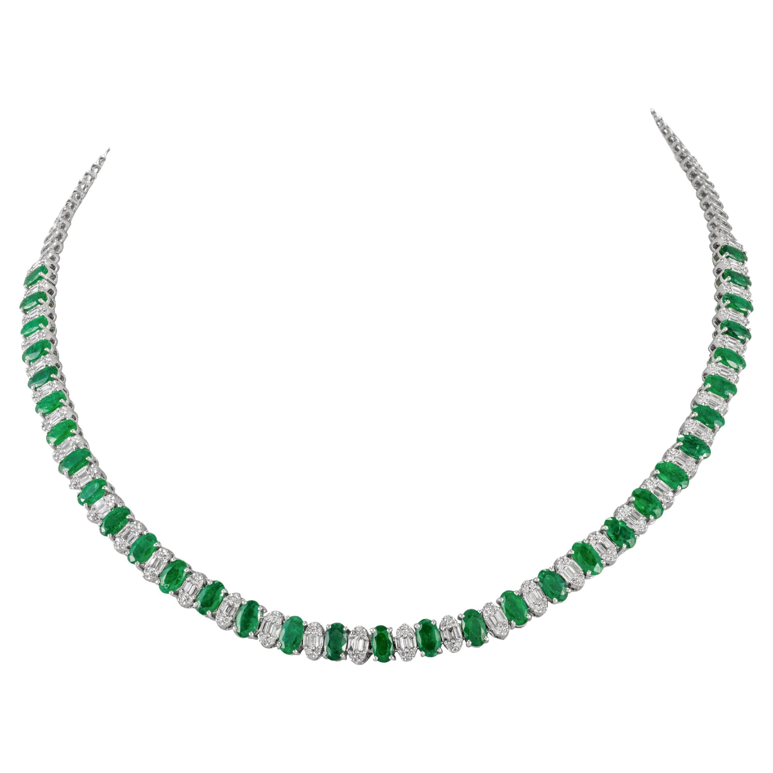 Genuine 7,73 Karat Smaragd-Diamant-Tennis-Halskette aus 18k Weißgold, Grandma Gift im Angebot