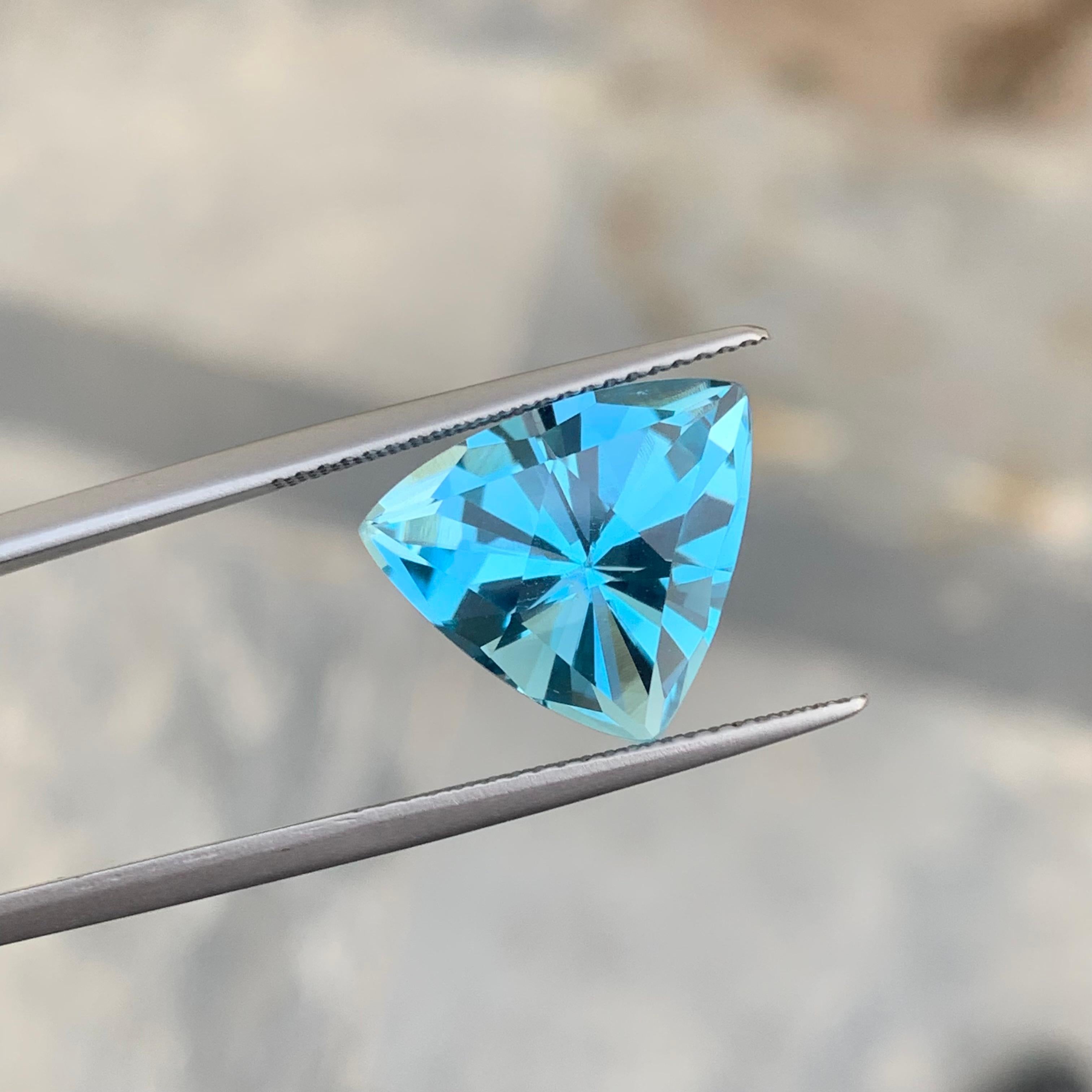 Genuine 9.0 Carat Trillion Cut Loose Blue Topaz from Brazil Available for Sell For Sale 2