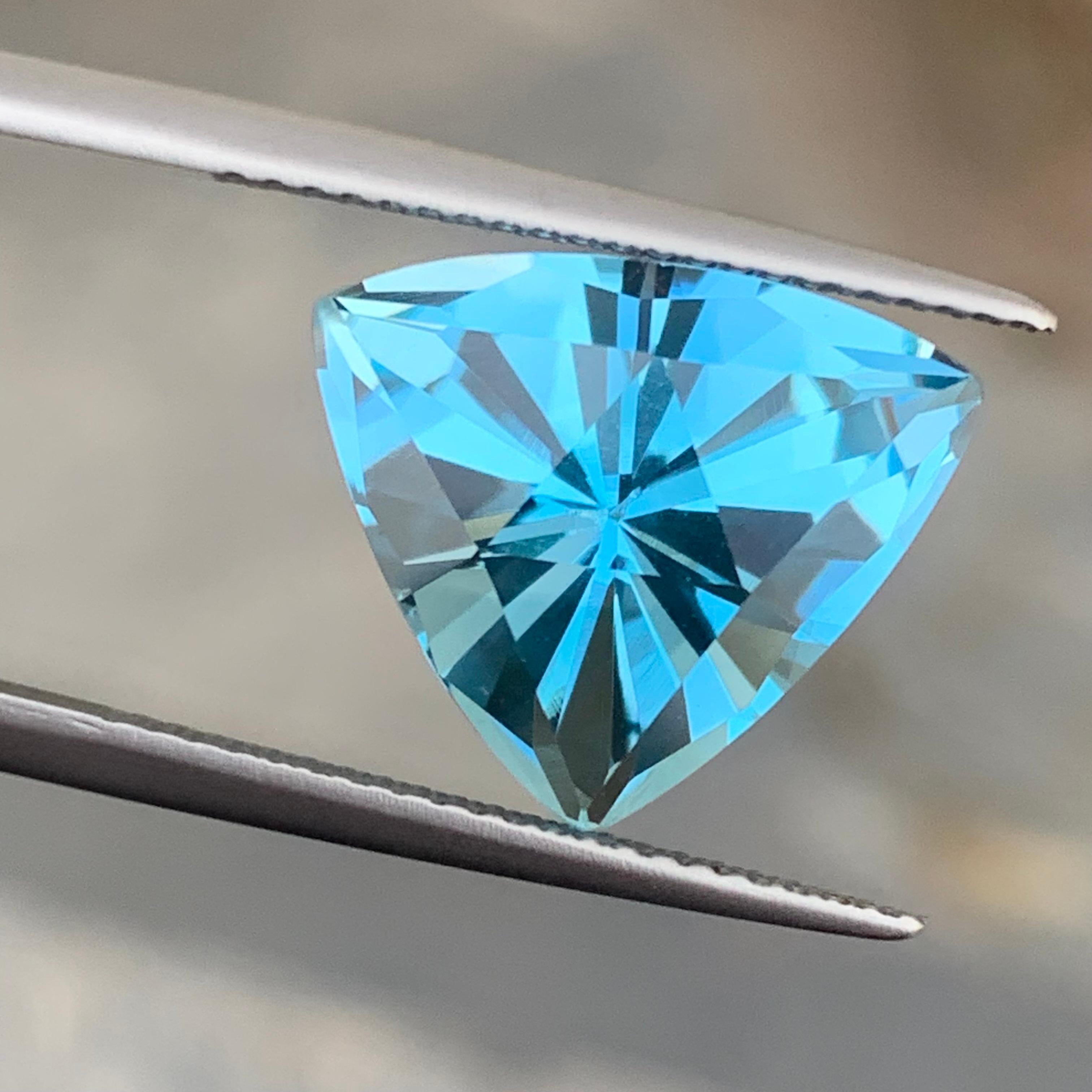 Genuine 9.0 Carat Trillion Cut Loose Blue Topaz from Brazil Available for Sell For Sale 3