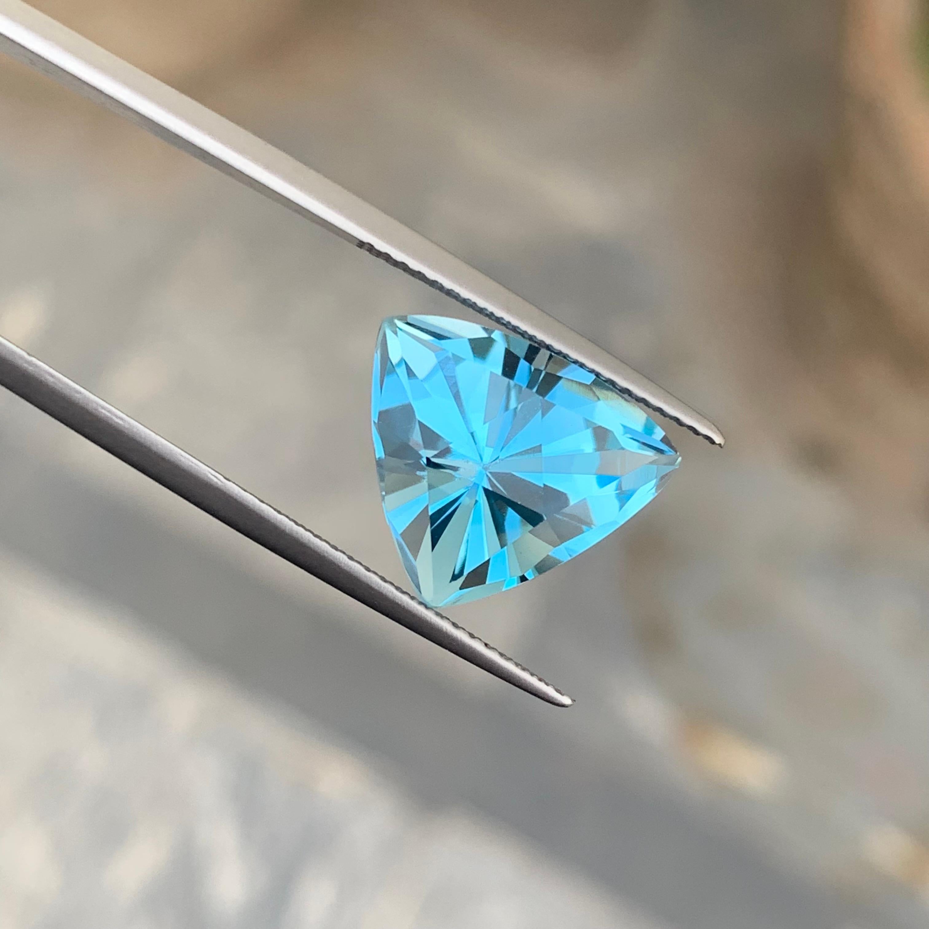 Arts and Crafts Genuine 9.0 Carat Trillion Cut Loose Blue Topaz from Brazil Available for Sell For Sale