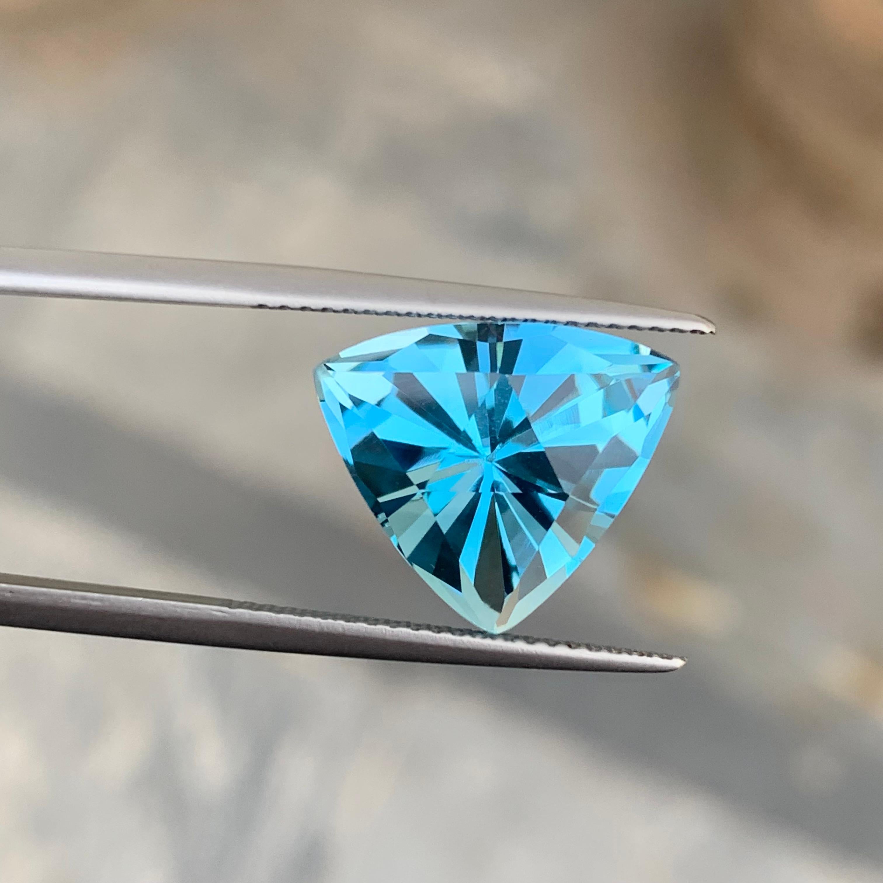 Genuine 9.0 Carat Trillion Cut Loose Blue Topaz from Brazil Available for Sell For Sale 1