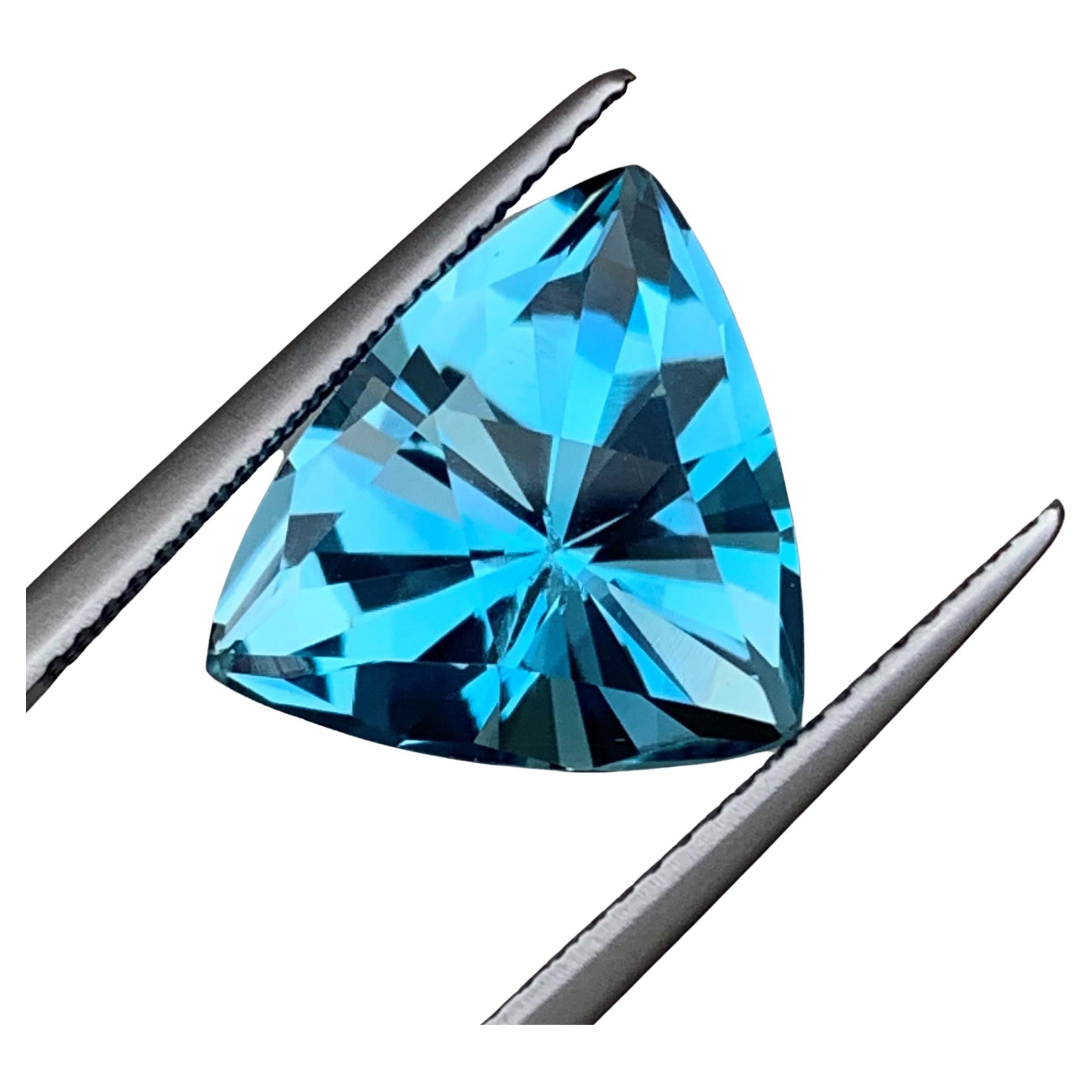 Genuine 9.0 Carat Trillion Cut Loose Blue Topaz from Brazil Available for Sell For Sale