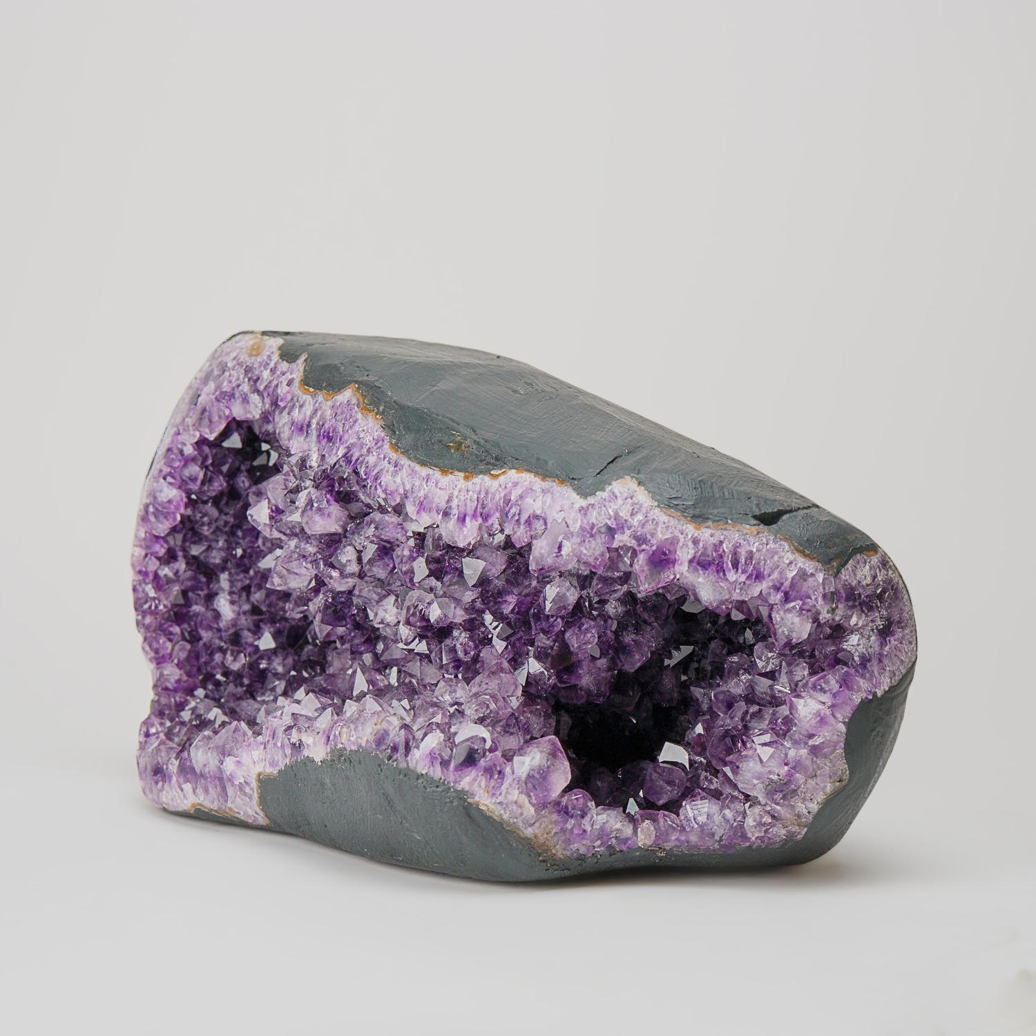 Genuine Amethyst Cluster Geode from Brazil (26 lbs) In New Condition For Sale In New York, NY