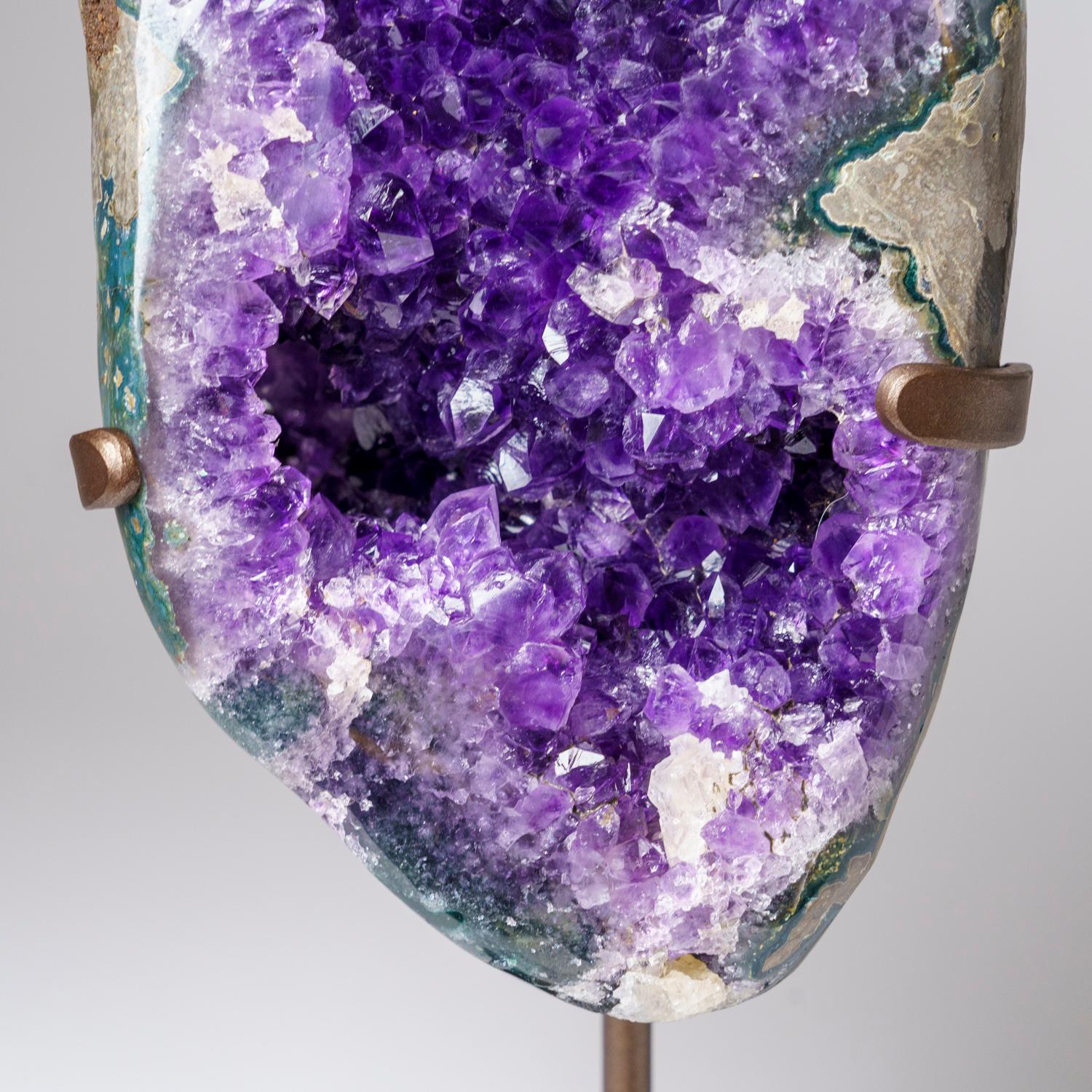 Geode a grappolo di cristallo di ametista autentico su supporto dal Brasile (11,5 lbs) in vendita 1