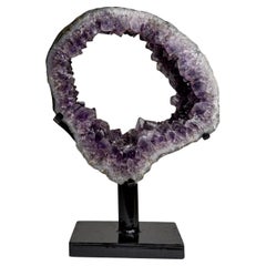 Echte Amethyst-Geodenscheibe auf Ständer aus Uruguay (13,8 lbs)