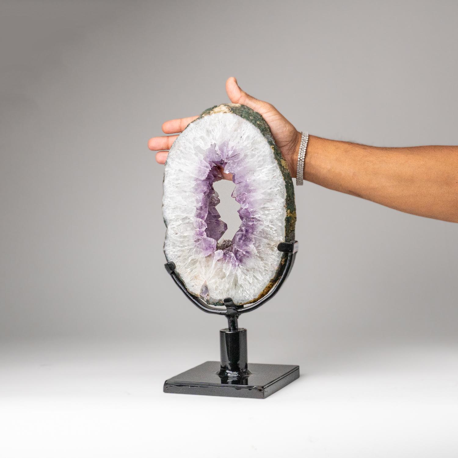 Echte Amethyst-Geodenscheibe auf Ständer aus Uruguay (7.5 lbs) im Zustand „Neu“ im Angebot in New York, NY
