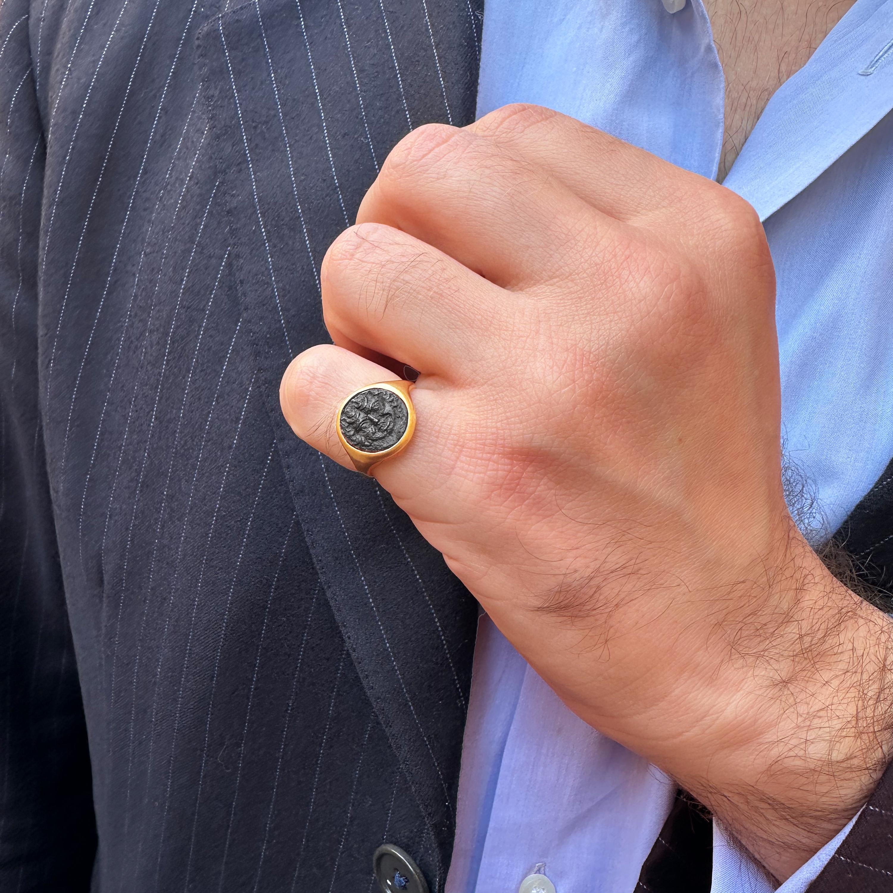 Classical Roman Genuine Ancient Greek Coin 4th cent. BC 18 Kt Gold Ring depicting Medusa For Sale