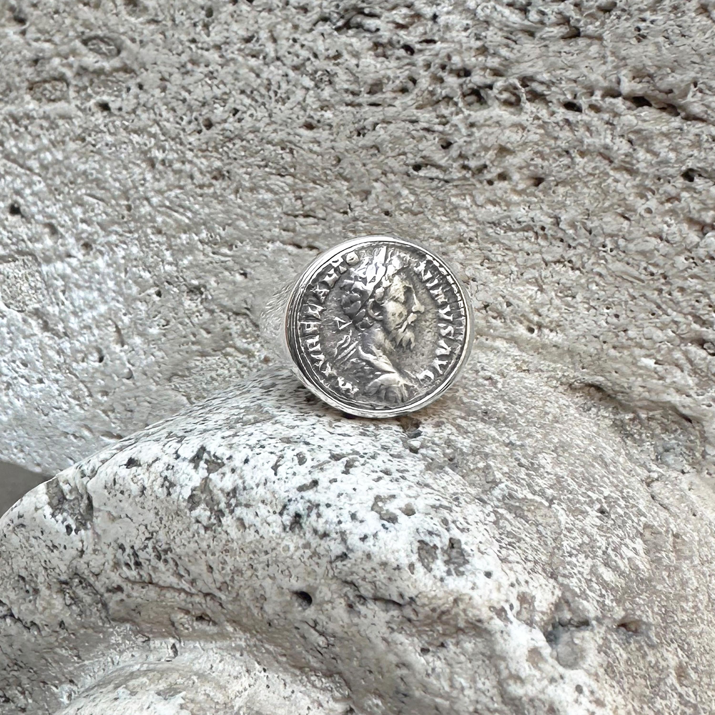 Genuine Ancient Roman coin 2nd cent. AD ring depicting Emperor Marcus Aurelius For Sale 2