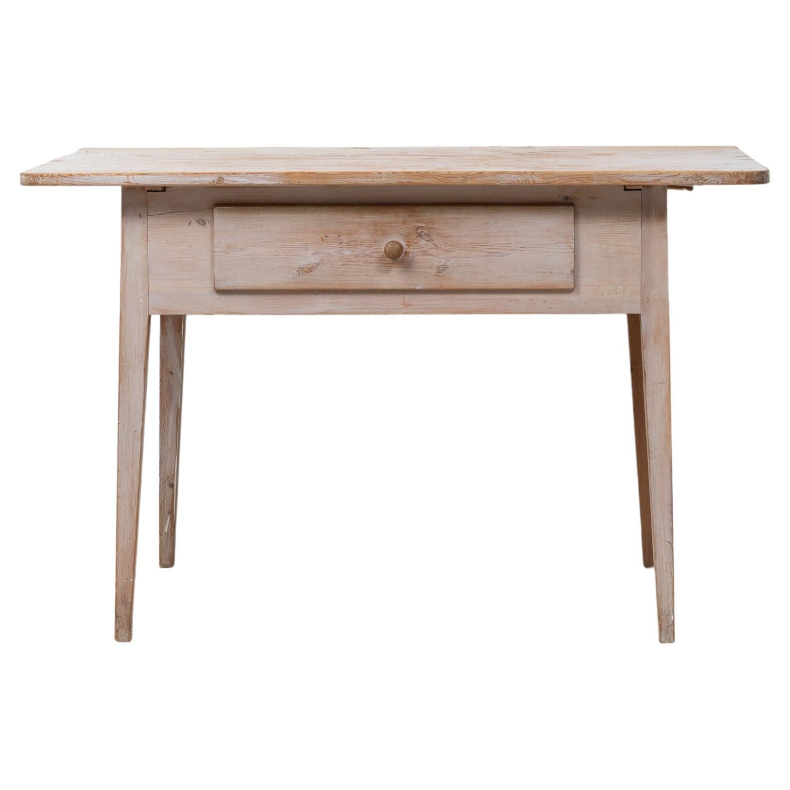 Genuine table rustique suédoise ancienne en pin artisanal fabriquée à la main avec tiroir