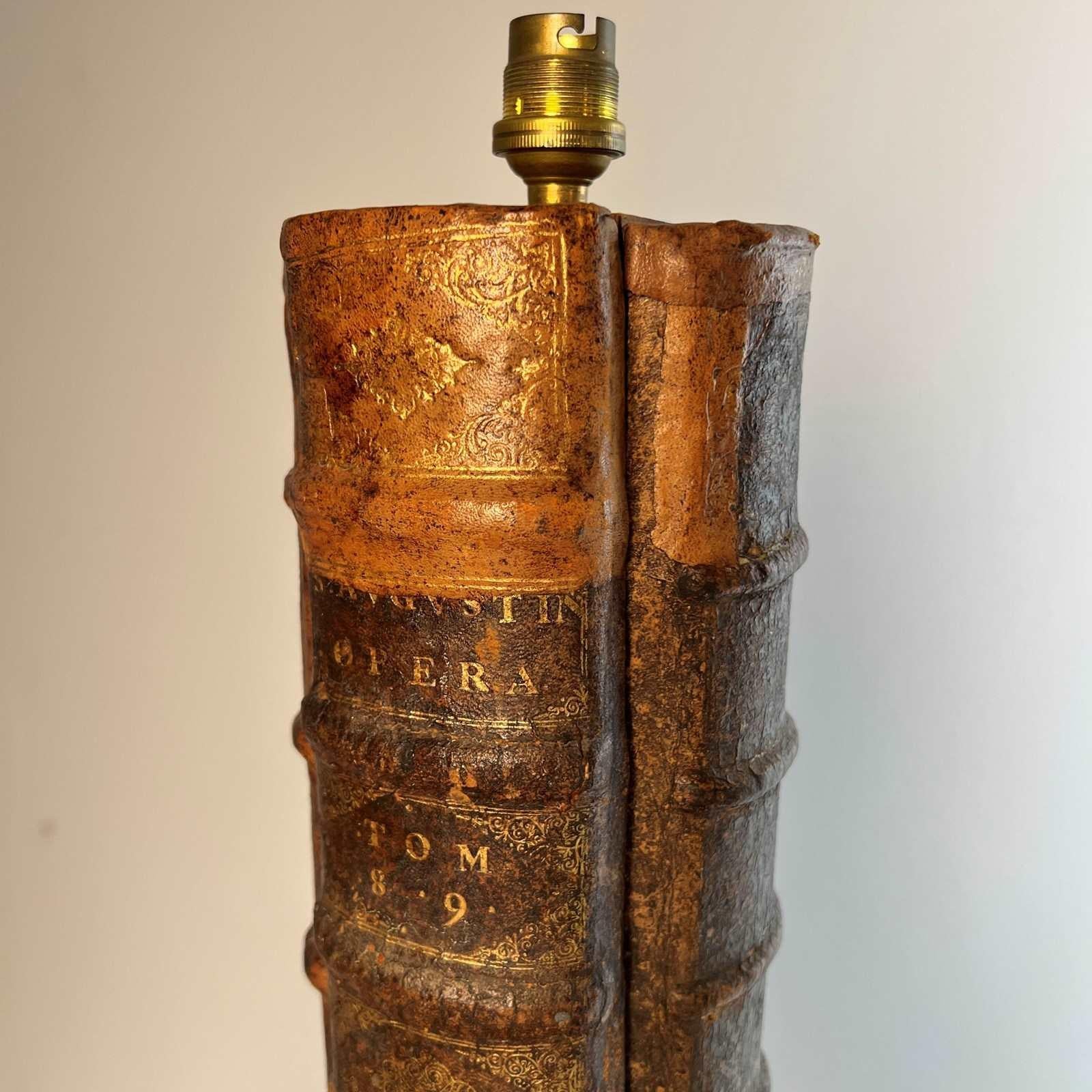 Echtes antikes Leder Buch Lampe im Angebot 3