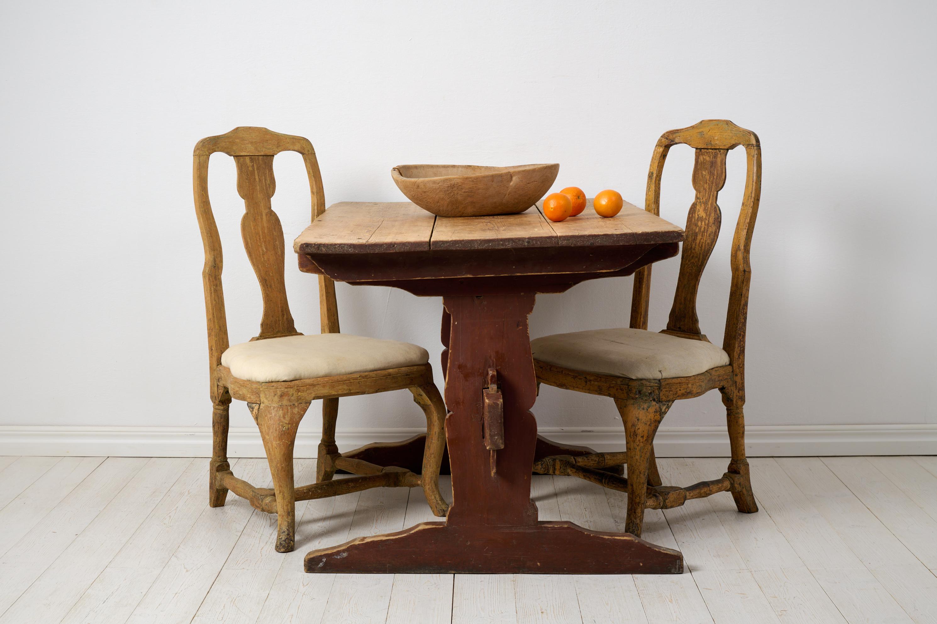 Genuine Antique Northern Swedish Pine Rustic Country Small Dining or Work Table  In Good Condition For Sale In Kramfors, SE