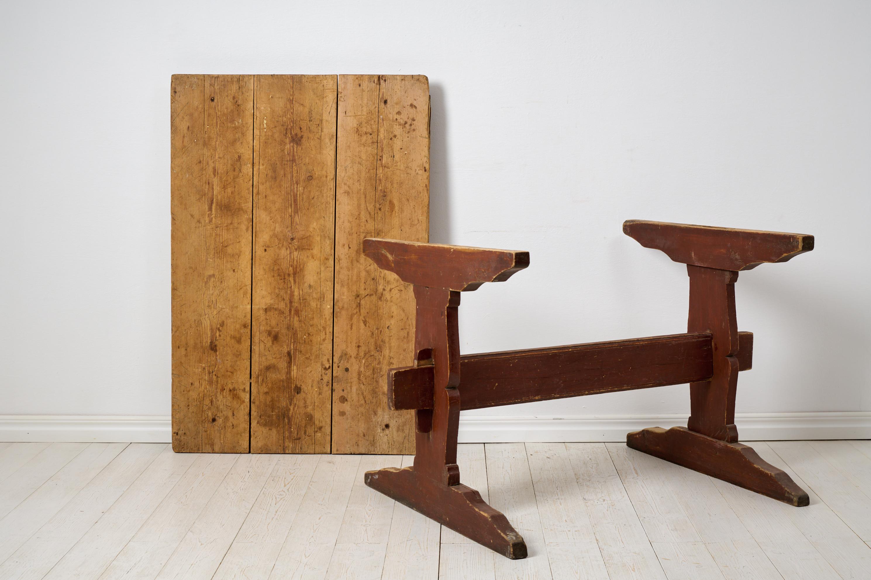 Pin Genuine table de salle à manger ou de travail suédoise ancienne en pin du Nord, de style rustique  en vente