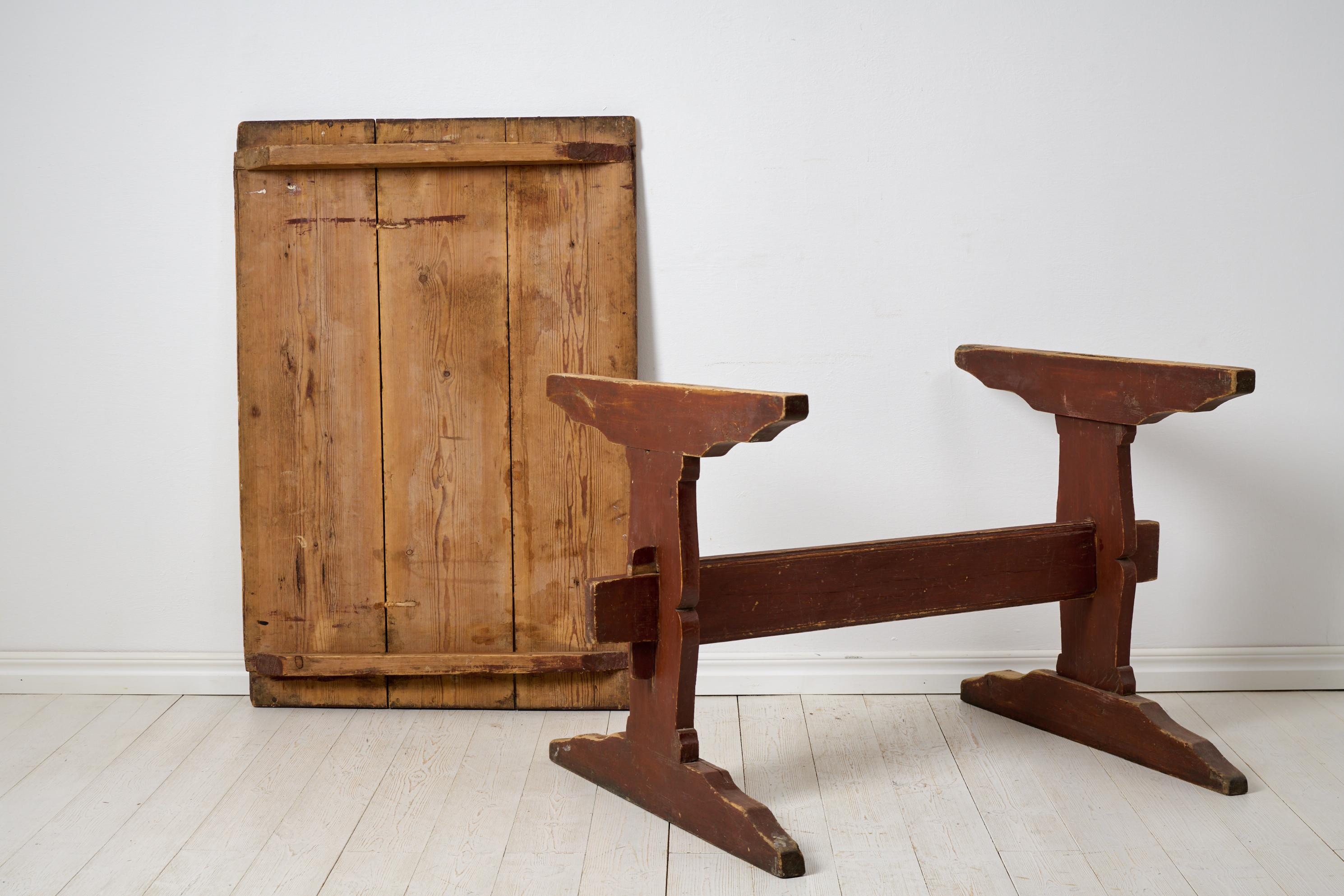Genuine table de salle à manger ou de travail suédoise ancienne en pin du Nord, de style rustique  en vente 1