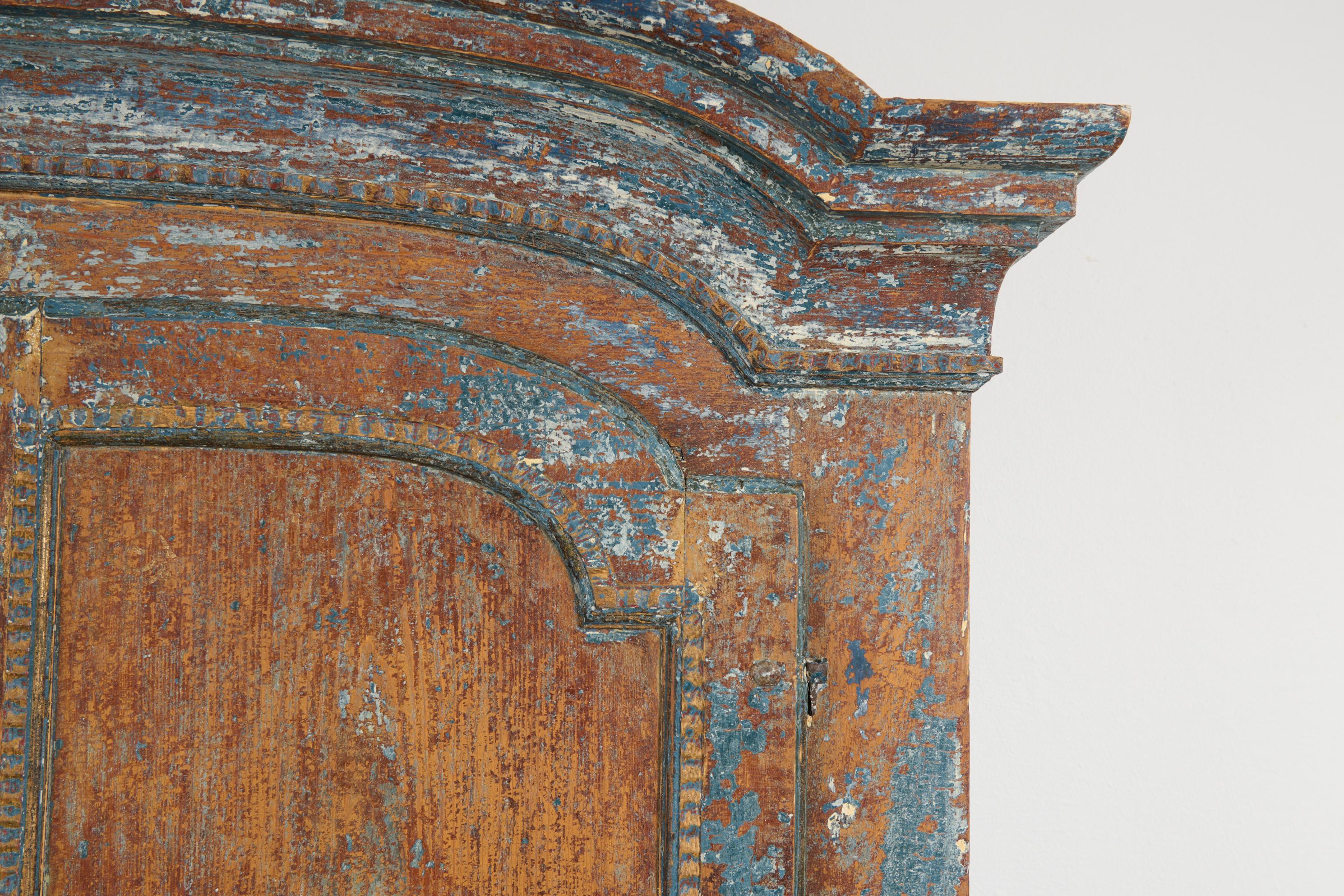 Auténtico Armario Sueco Antiguo de Arte Popular en estilo rococó con pintura azul rústica 5
