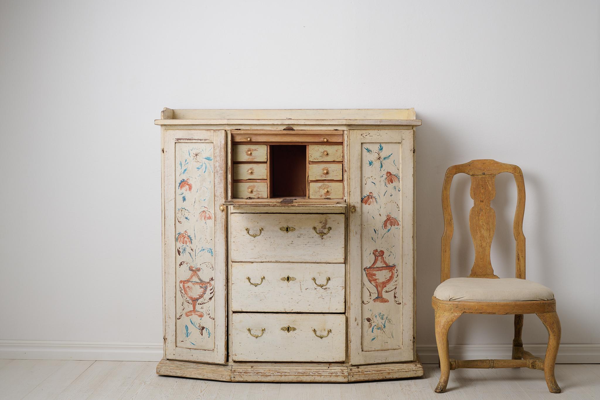 Genuines antikes schwedisches Sideboard, Schubladen, Türen und Schreibtisch, mit Originalfarbe (Land) im Angebot