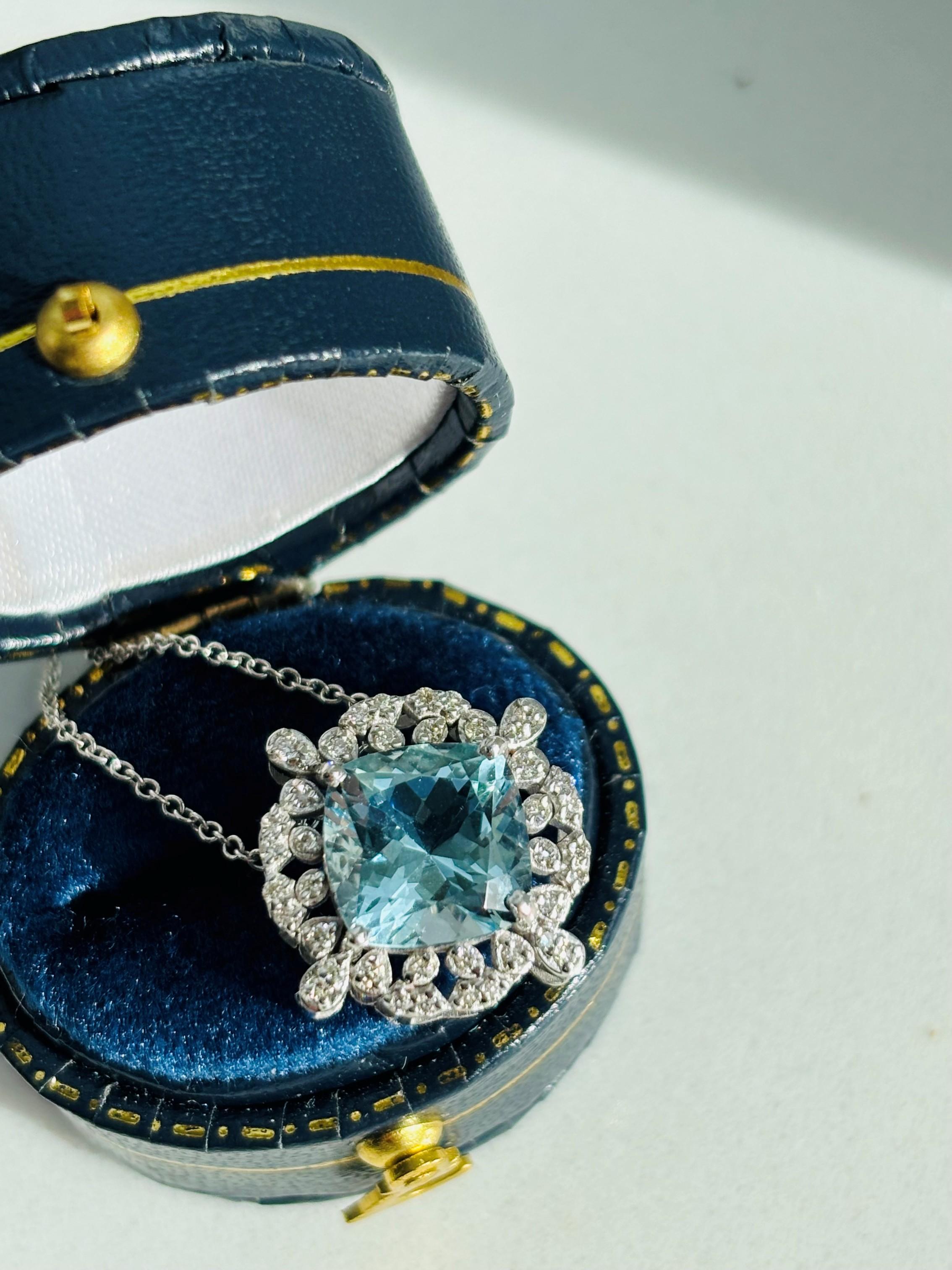 Collier avec pendentif en or blanc et diamants en aigue-marine véritable Neuf - En vente à GOES, NL