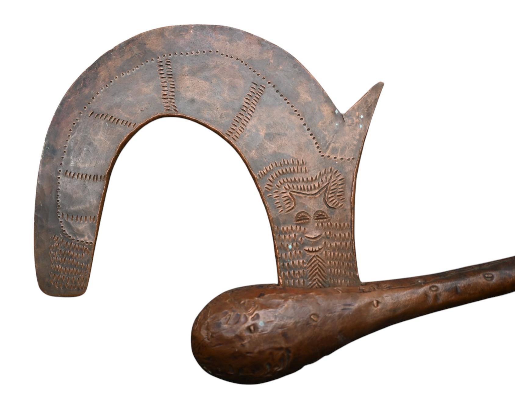 Genuine ax with copper blade from the Songye tribe DR Congo, early 1900 in vendita 1