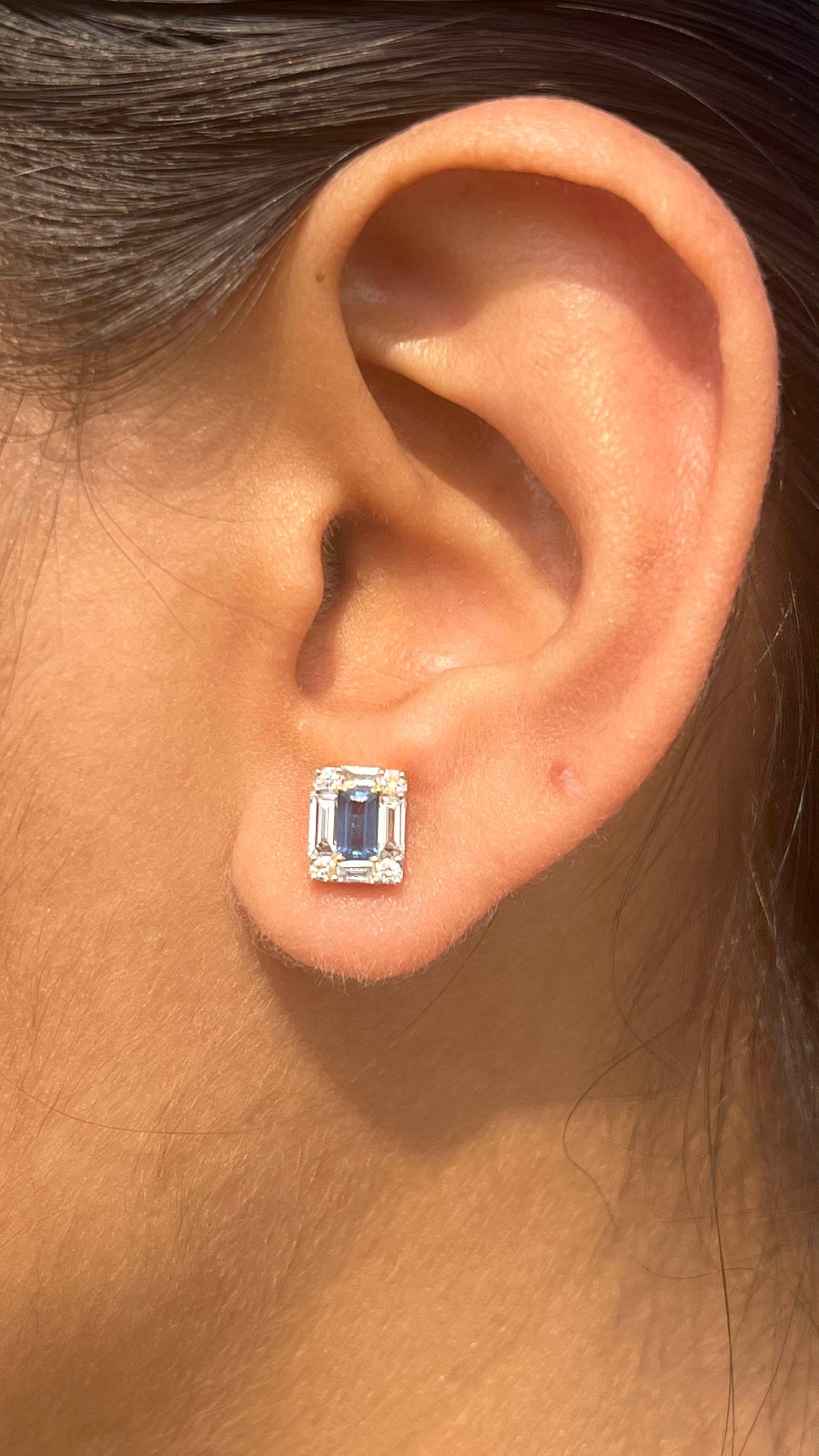 Genuine Baguette Sapphire Diamond Pushback Stud Earrings 18k Solid Yellow Gold In New Condition For Sale In Houston, TX