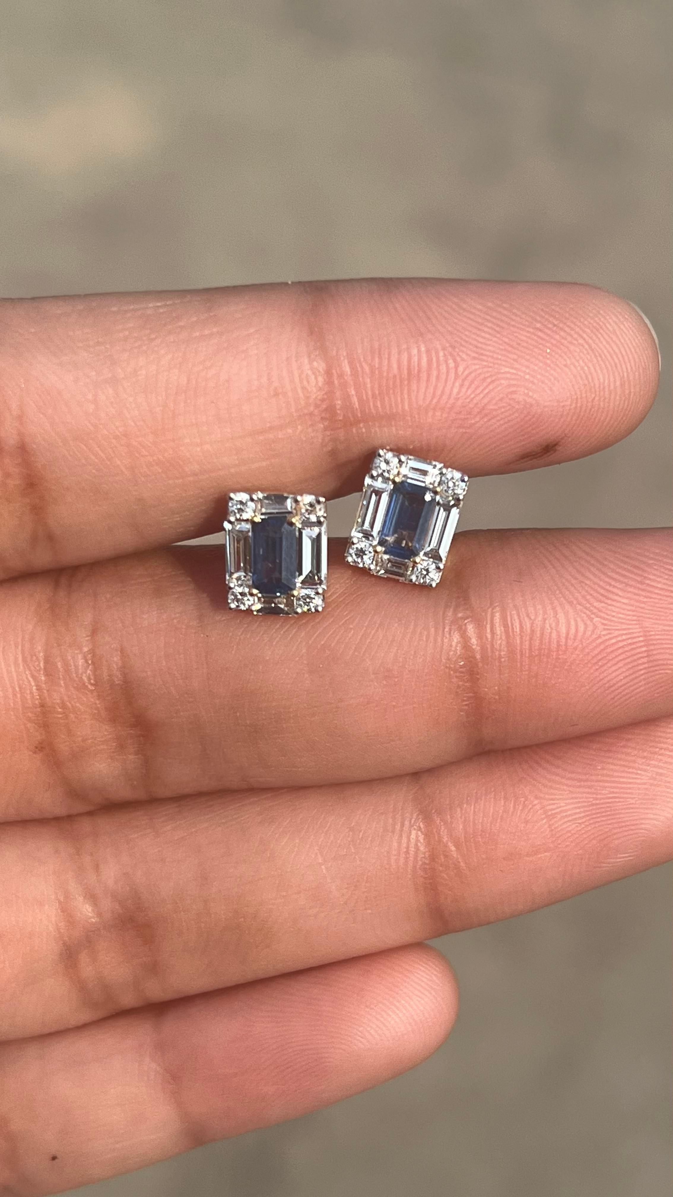Genuine Baguette Sapphire Diamond Pushback Stud Earrings 18k Solid Yellow Gold For Sale 2
