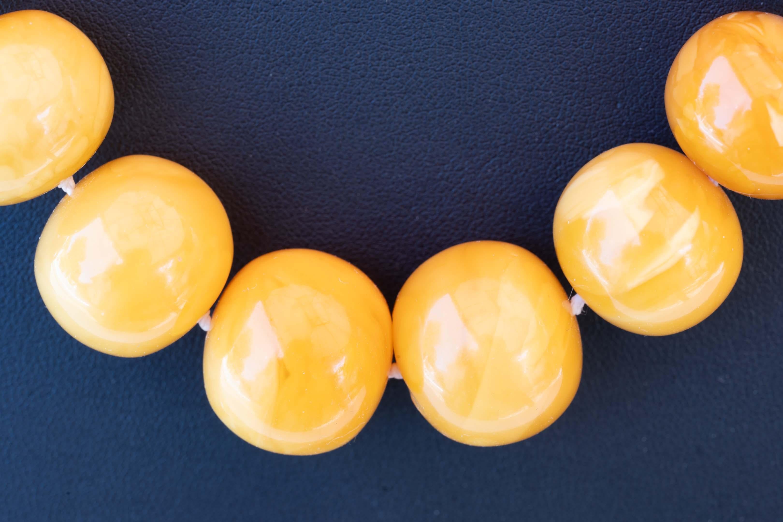 Collier de perles authentique Baltic Amber Yolk 10-20mm 113 grammes Bon état - En vente à Montreal, QC