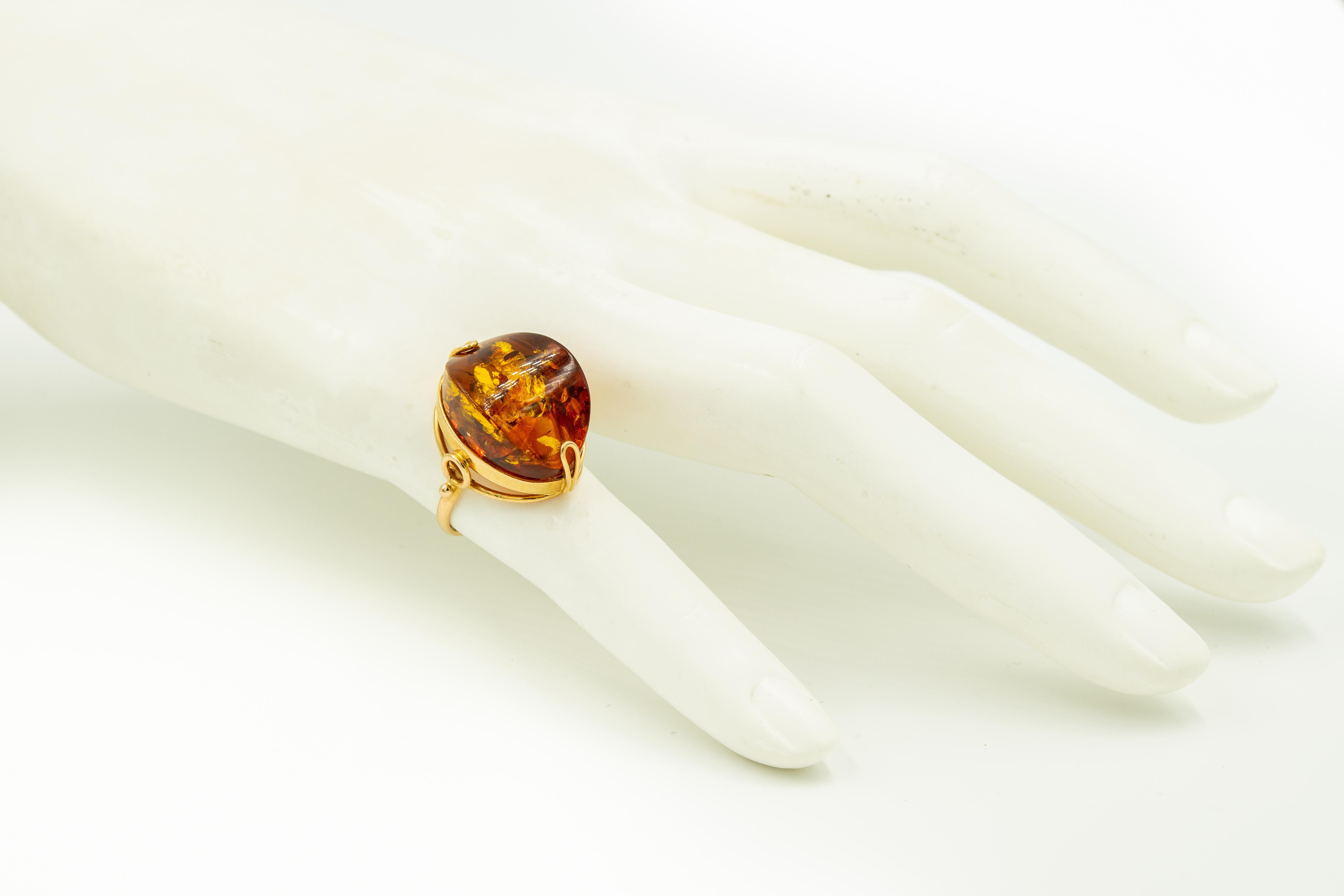 Genuine Baltic Honey Amber USSR Russian Gold Ring In Good Condition In Miami Beach, FL