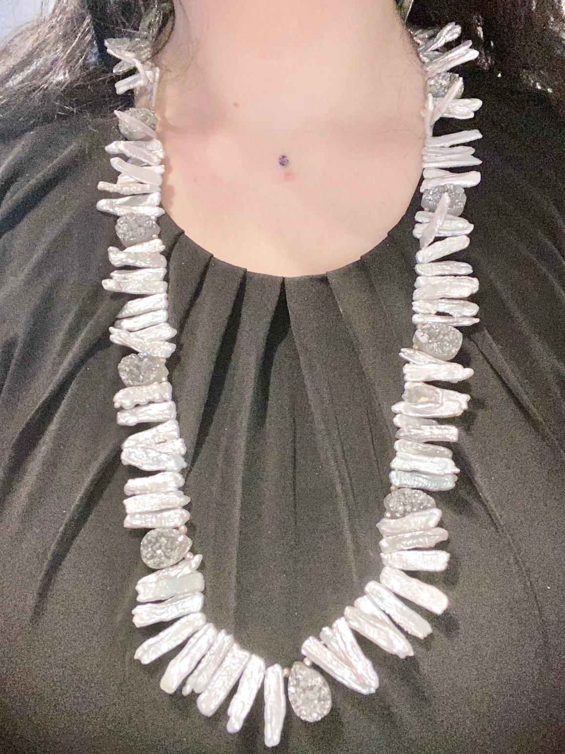 Perle Collier structuré en perles baroques authentiques et quartz Drusy, perle de culture d'origine en vente