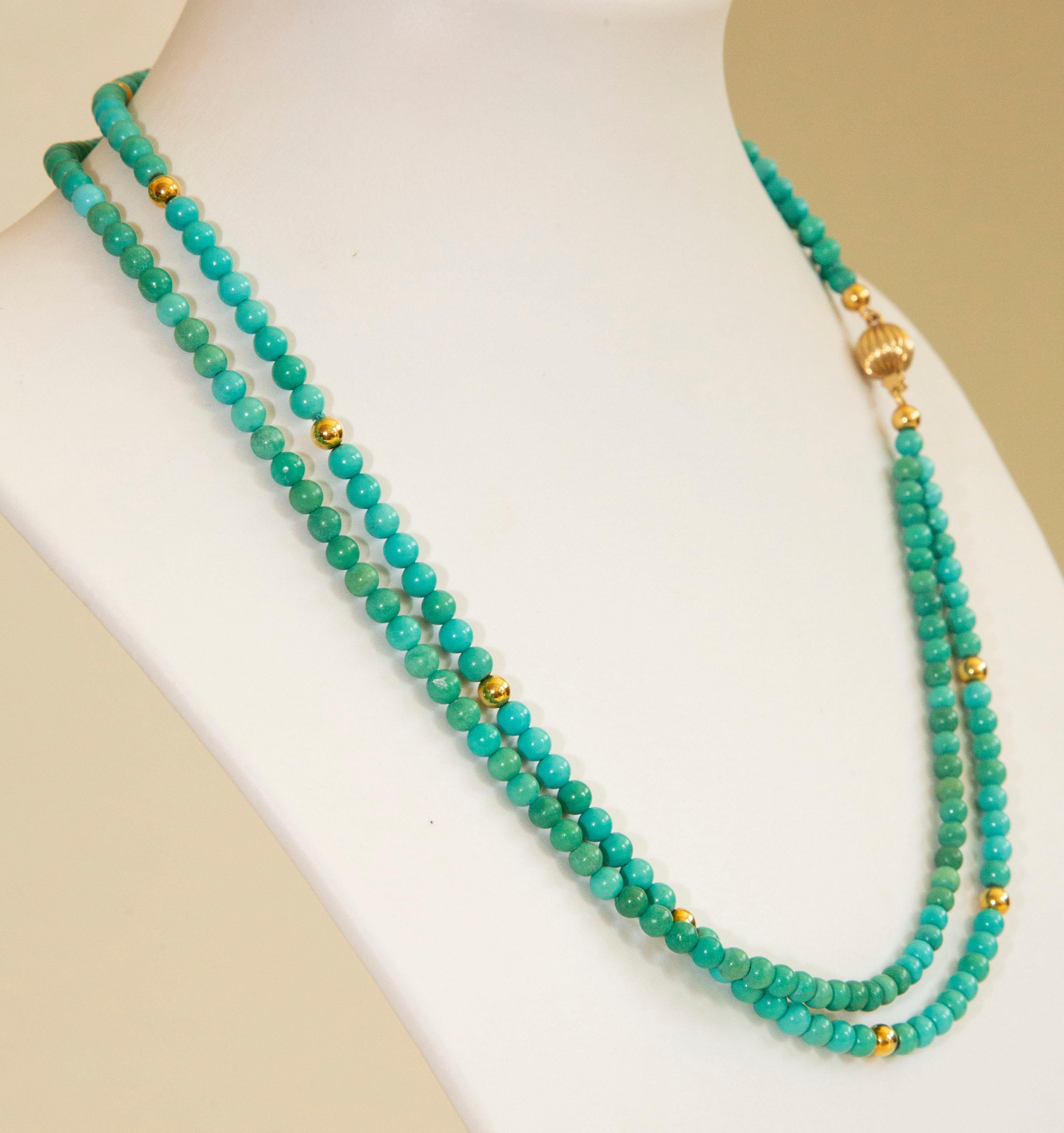 da uomo o donna Collana di perline in turchese autentico con chiusura in oro giallo 14 carati 1960s in vendita