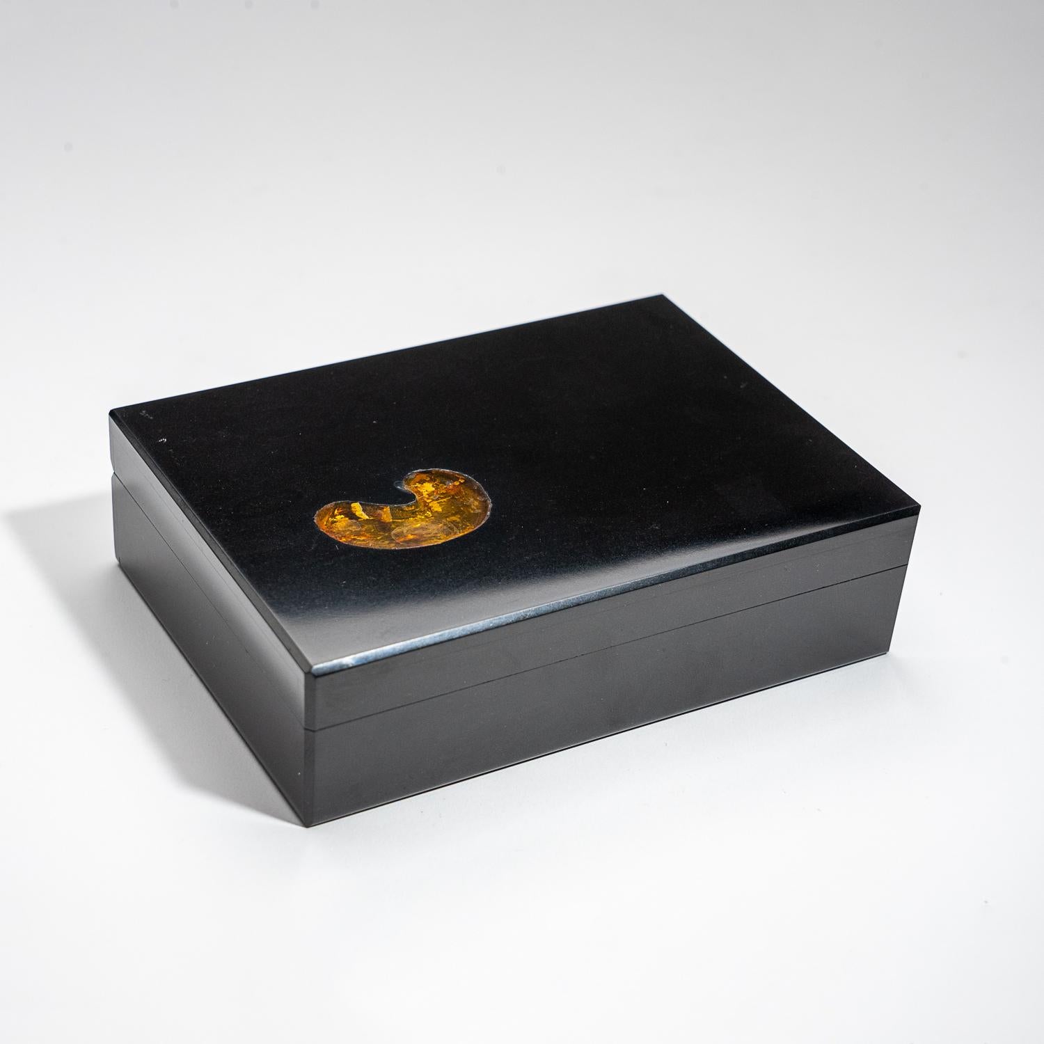 Onyx Boîte en onyx noir véritable avec bijoux en ambre (1,25 de hauteur, 1,5 lbs.) en vente
