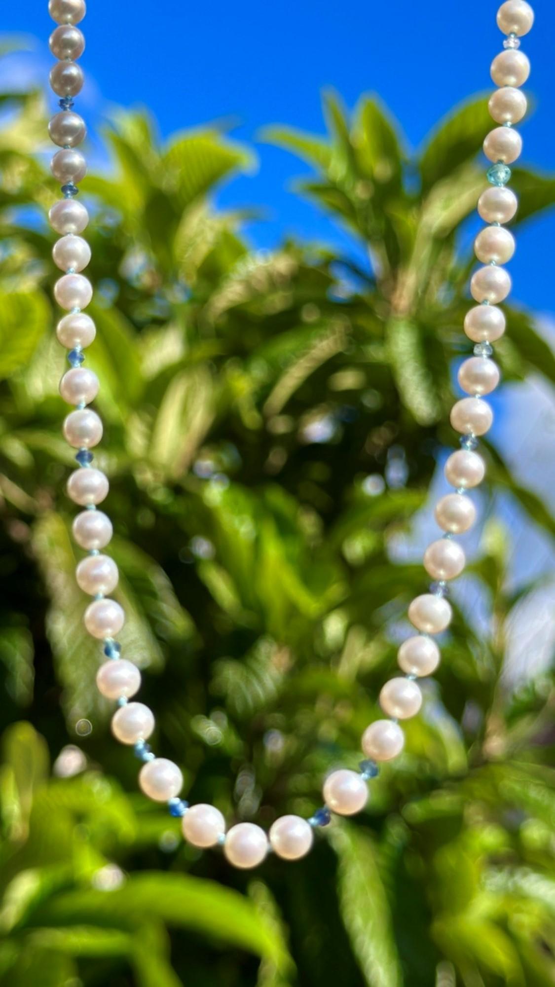Genuine Blue Sapphire and Pearls 14K Gold Necklace In New Condition For Sale In GOES, NL
