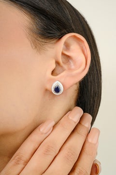 Ohrstecker in Birnenform aus 14 Karat Weißgold mit echtem blauem Saphir, Halo und Diamant in Tropfenform