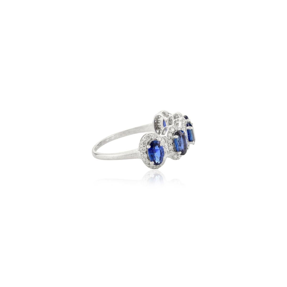 En vente :  Demi alliance en or blanc 14k avec saphir bleu véritable et diamants en halo 5