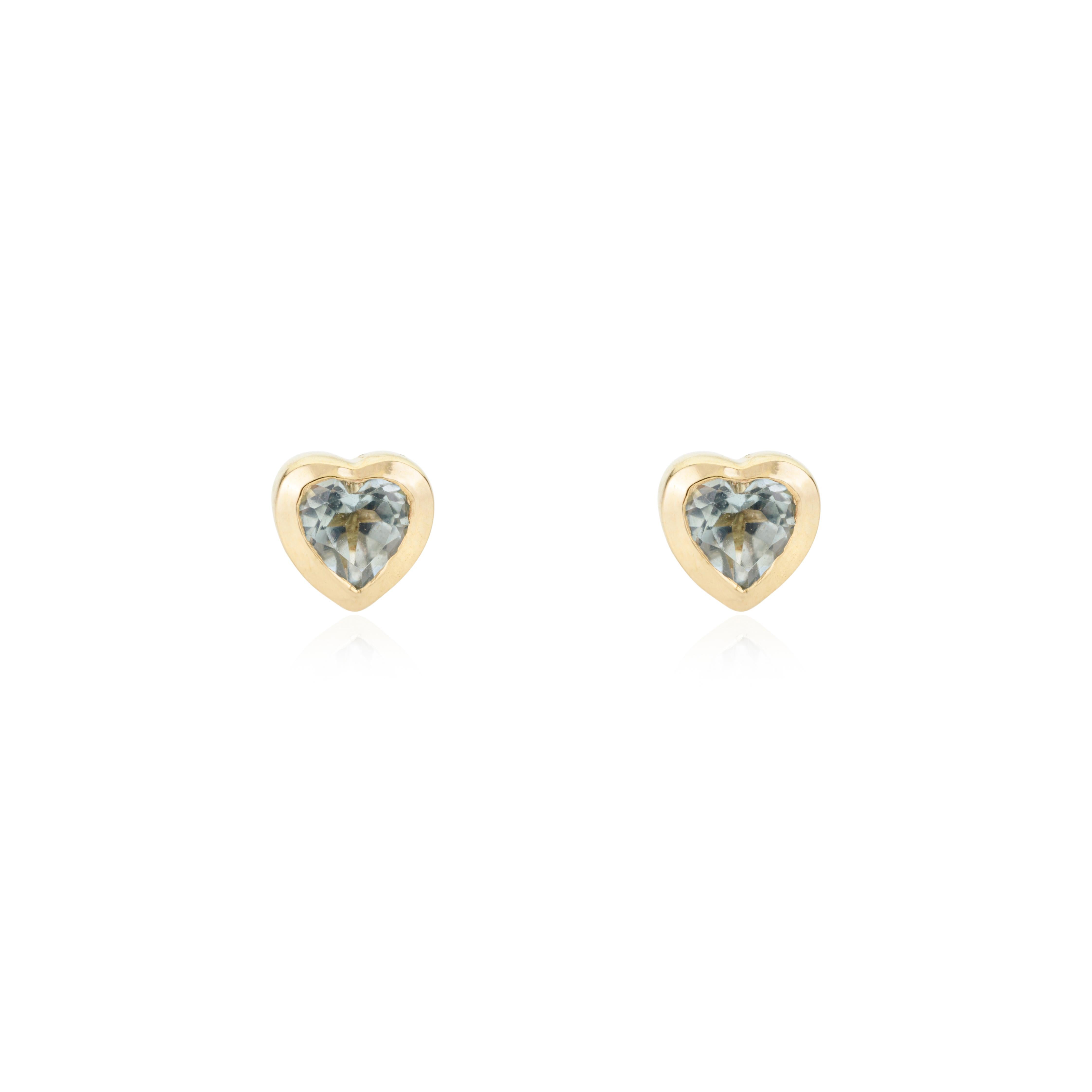 Clous d'oreilles en forme de cœur en or jaune 14 carats avec topaze bleue véritable pour femmes en vente 1