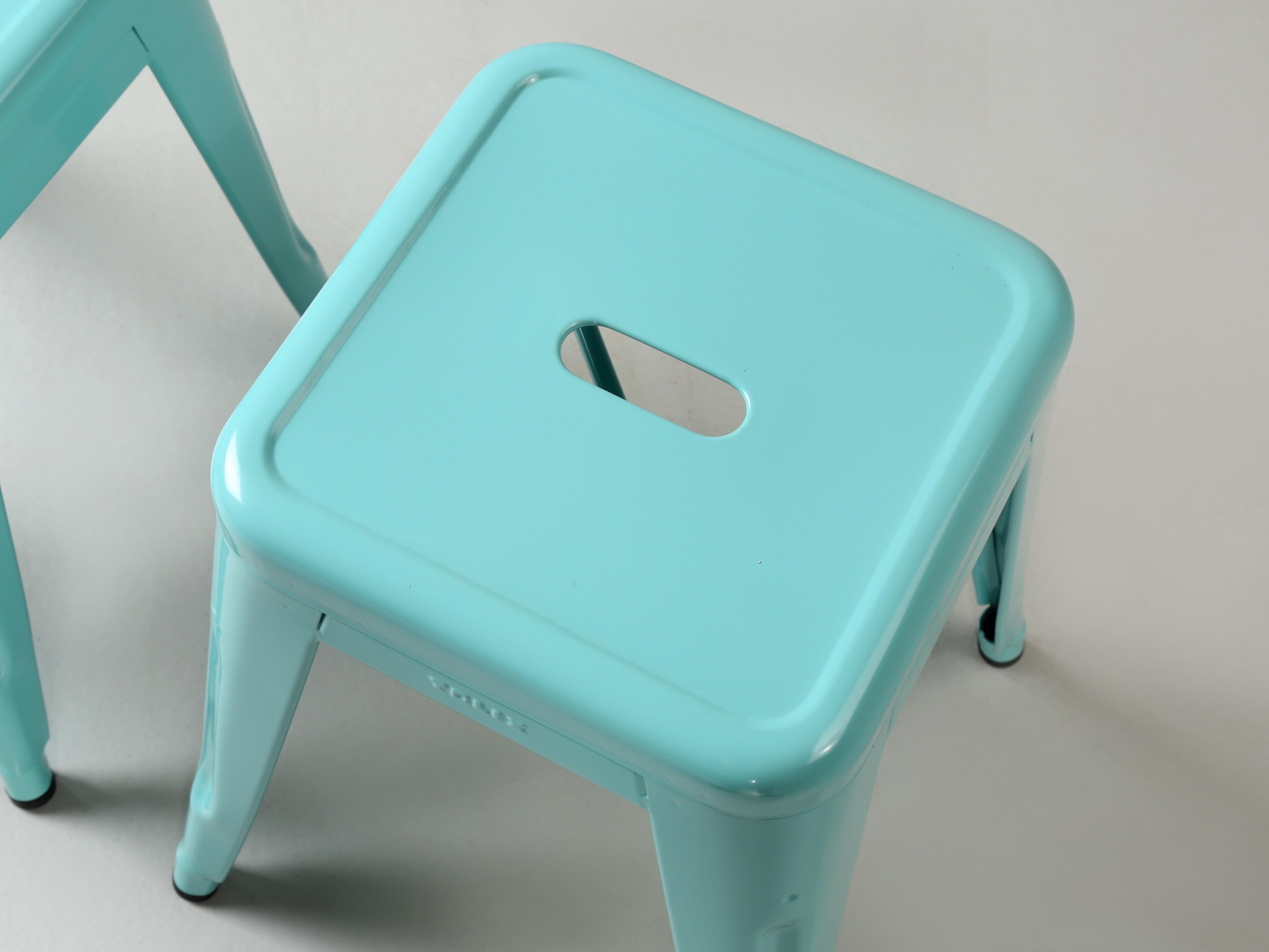 Industriel Tolix authentique tabourets empilables en acier neufs « 19 » disponibles pour les salles à manger en vente
