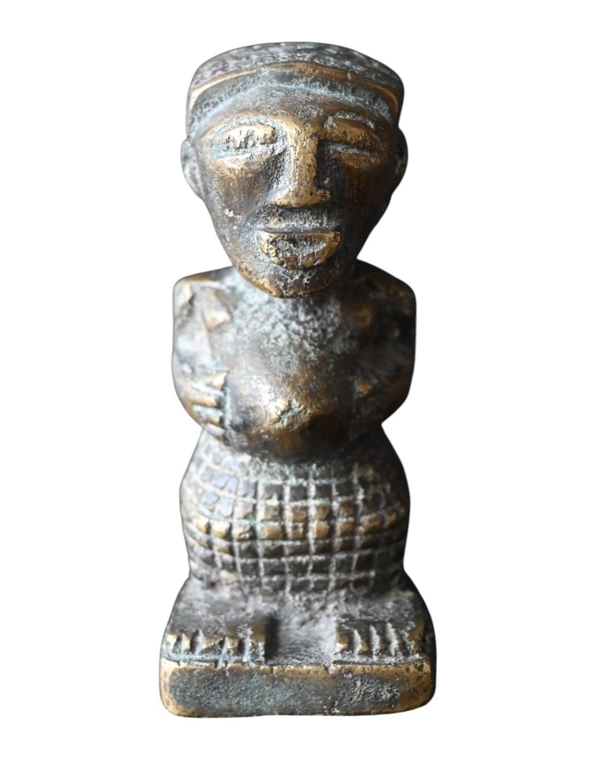 Tribal Figure véritable de la tribu Songye du Congo, première moitié du 20e siècle en vente