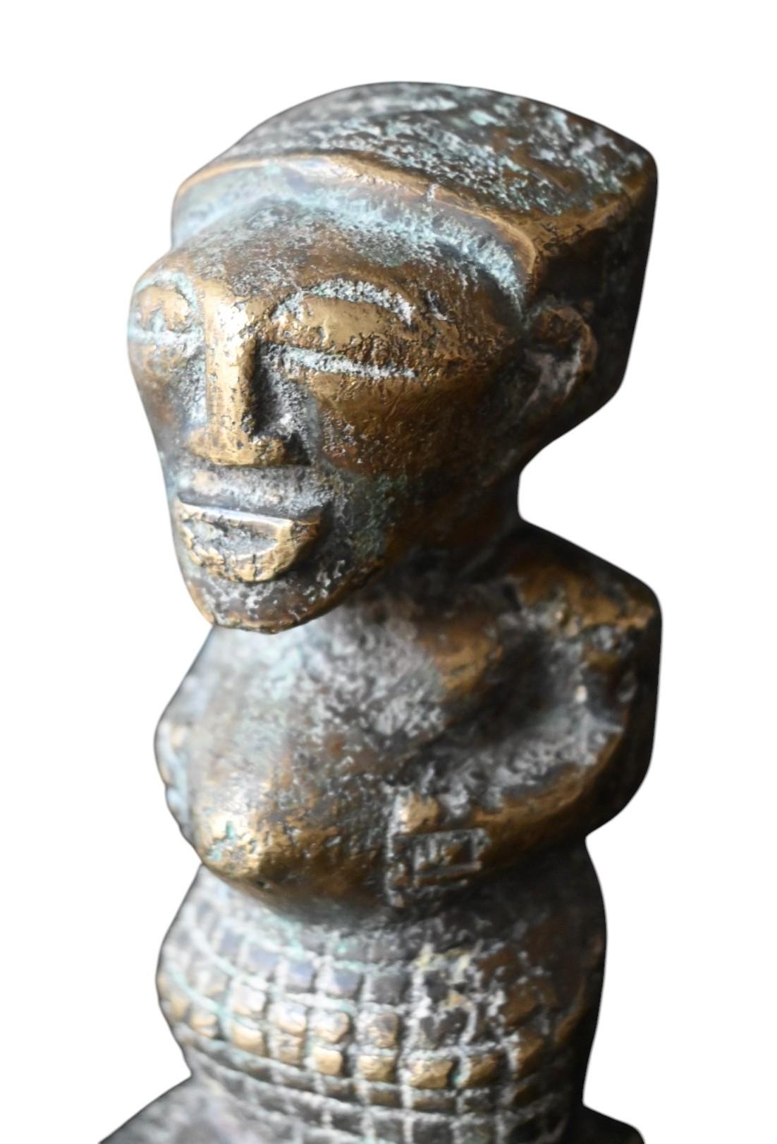 Figure véritable de la tribu Songye du Congo, première moitié du 20e siècle Bon état - En vente à Bilzen, BE