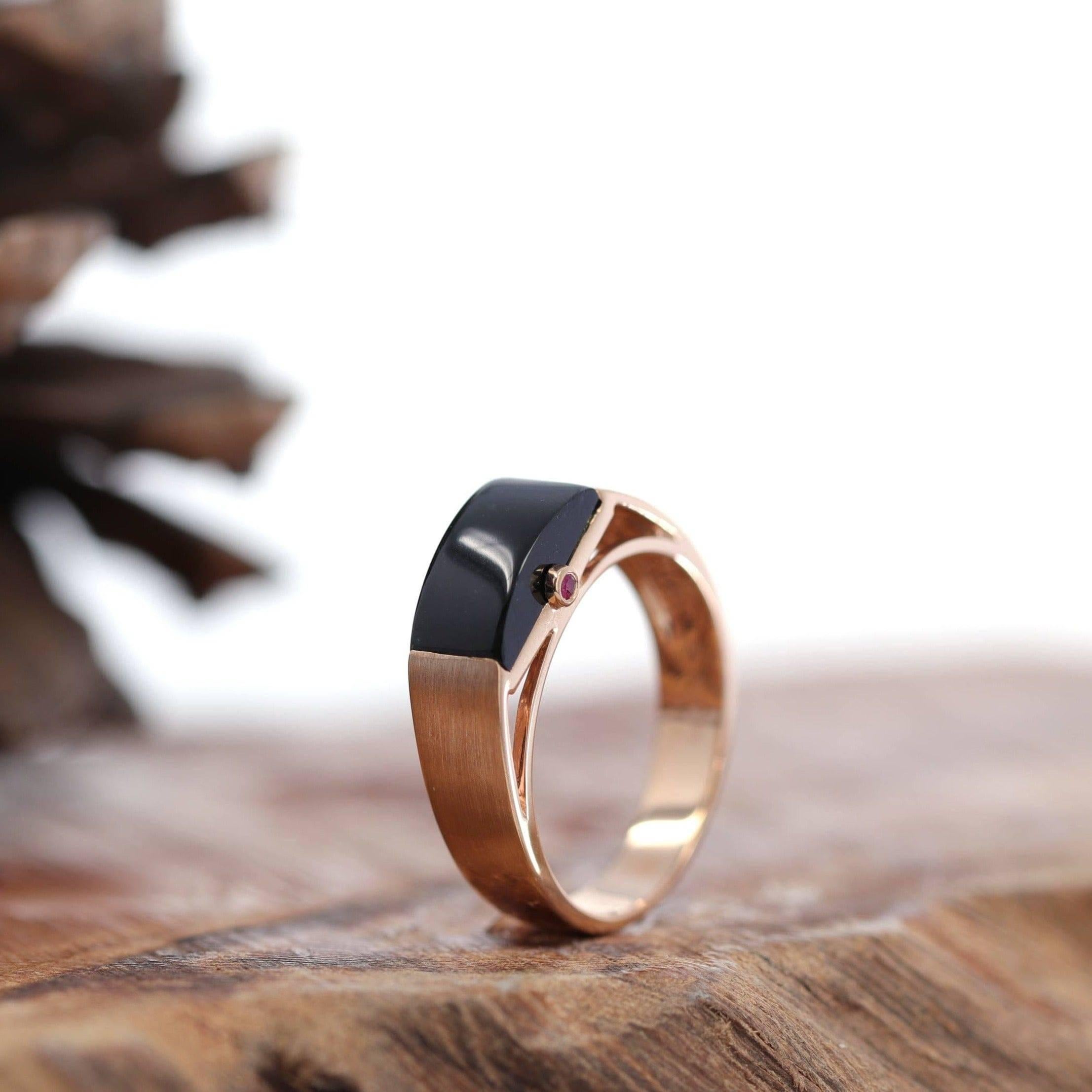 Ring aus echtem burmesischem schwarzem Jadeit Jade für Damen & Herren Rosay Ring im Angebot 1